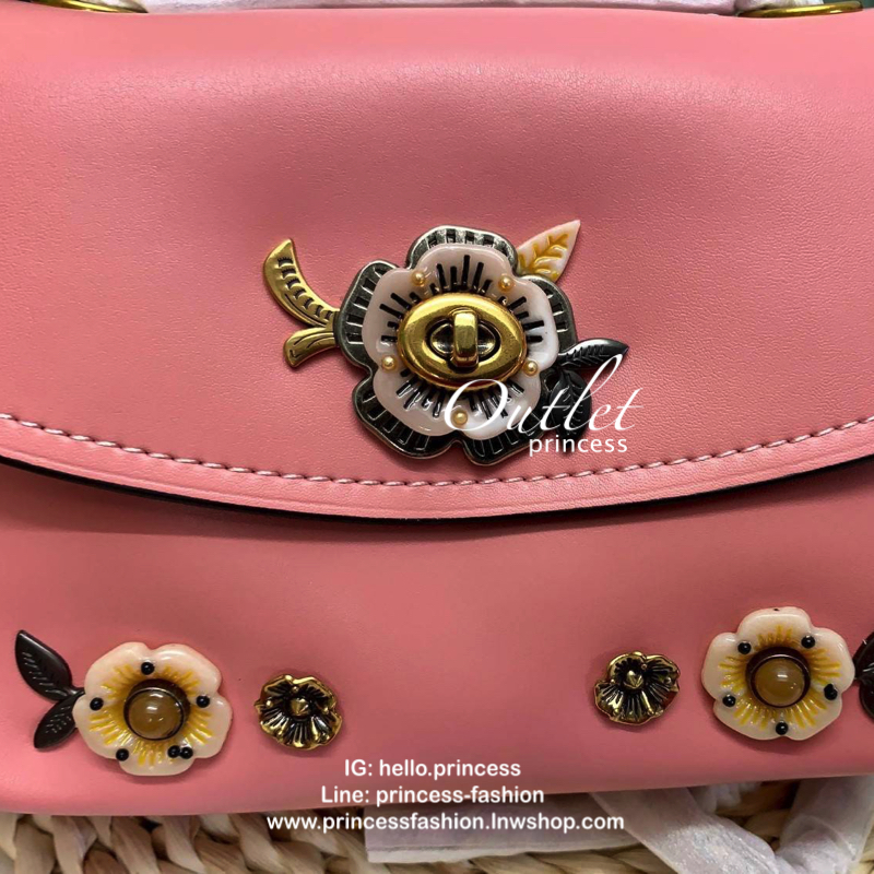 COACH PARKER MINI CROSSBODY BAG กระเป๋าสะพายจาก coach factory outlet วัสดุ pvc หนังนิ่ม ด้านหน้าแต่งอะไหล่สวย น่ารักค่ะ เปิดปิดกระเป๋าแบบหมุนล็อค ภายในสามารถใส่มือถือได้ทุกรุ่น;กระเป๋าสตางค์ใบสั้นได้ มีช่องเล็กใส่ของจุกจิกค่ะ ซัปในผ้ากึ่งกำมะหยี่นุ่มมือที