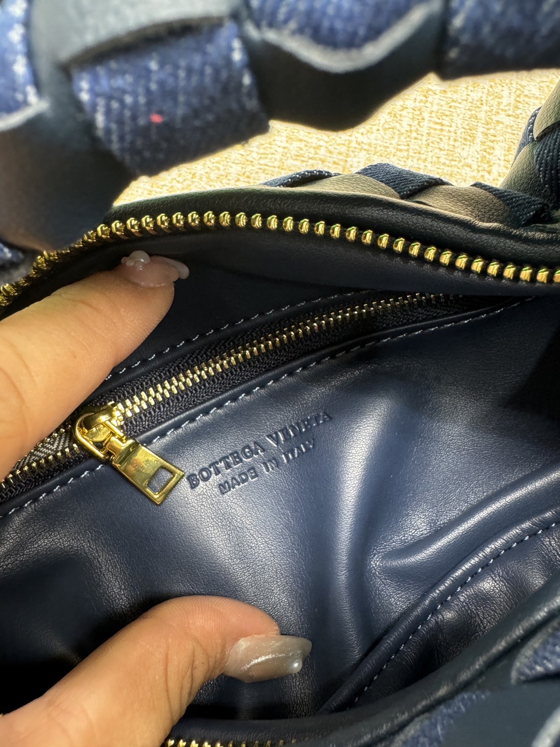 BOTTEGA Denim Mini Jodie Top handle bag 24cm / BOTTEGA Clutch Bag กระเป๋าถือ วัสดุเดินิมคอตตอน ดีไซส์สานมัดปมเป็นเอกลักษณ์ เกรดออริ 1:1 ใช้งานต่างประเทศได้