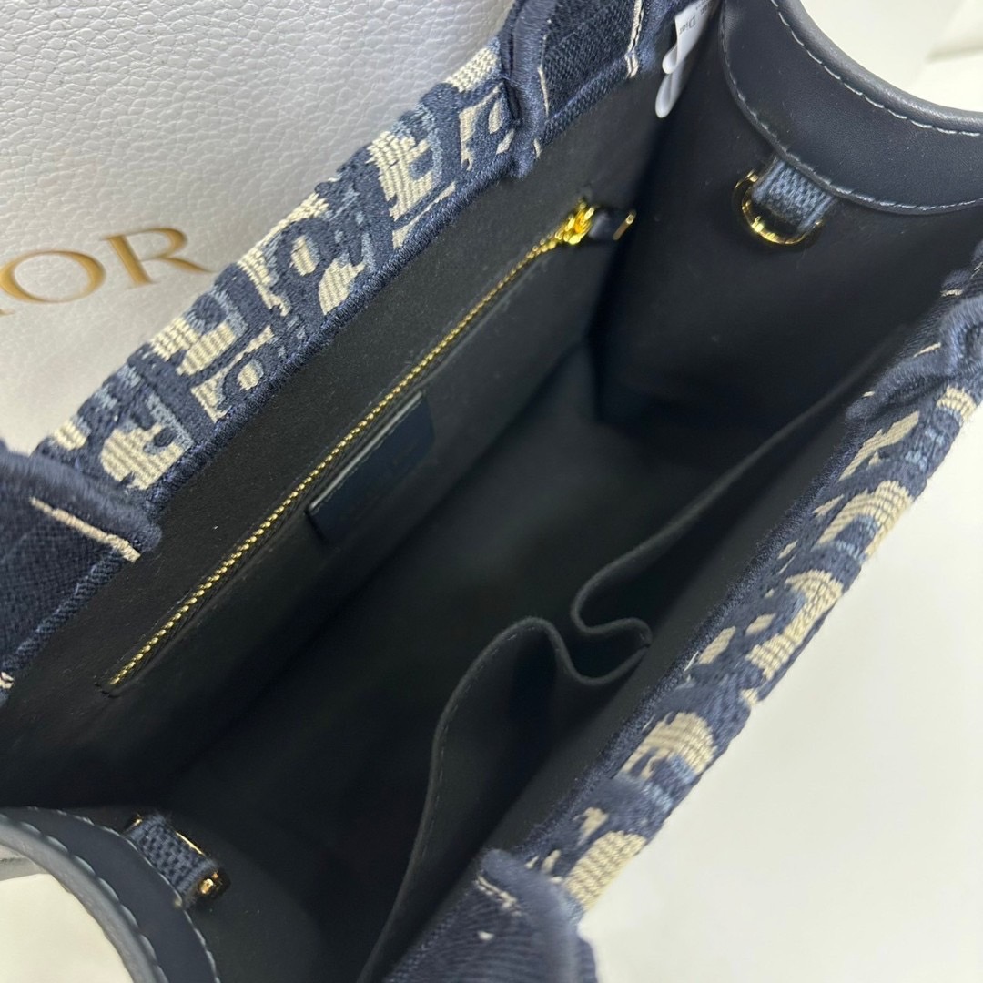 พร้อมส่ง 3 ไซส์ DIOR Small Dior Book Tote Blue Dior Oblique Embroidery กระเป๋าทรงโท้ท เกรดออริ สลับแท้ 1:1 ใช้ต่างประเทศได้