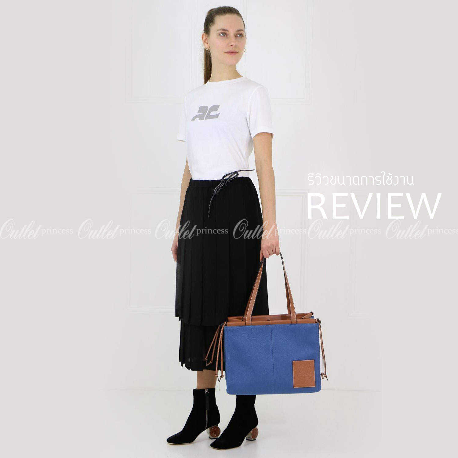 LOEWE TOTE BAG VIP GIFT WITH PURCHASE (GWP) Limited Edition จาก "LOEWE PERFUME DUTYFREE" วัสดุ Canvas&Leather ใบใหญ่ น้ำหนักเบา ภายในโล่งกว้างและจุ ใส่เอกสารA4 หูหิ้วหนังแข็งแรง สะพายไหล่ได้ ด้านหน้ามีโลโก้หนังสีน้ำตาล ด้านข้างสามารถปรับขยายทรงไ