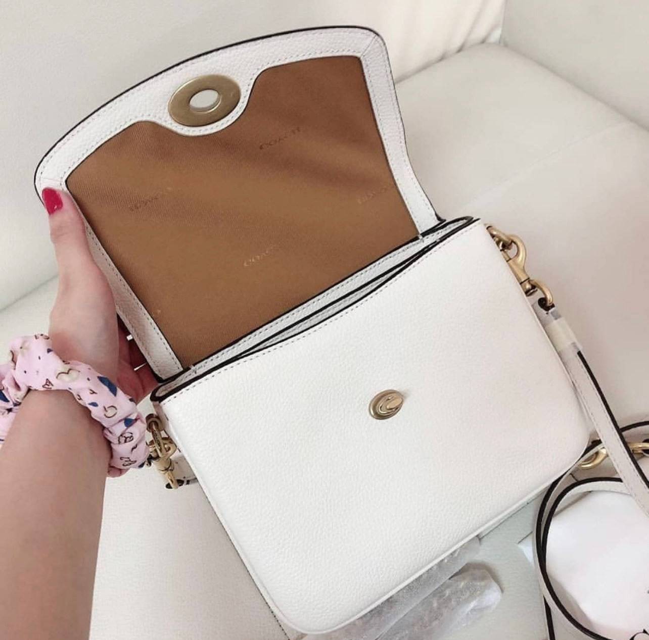 3สาย Coach 89089 Cassie Crossbody 19 In Signature Canvas เรียบหรู ดูดี ต้องไอเท็มนี้เลยจ้า กระเป๋าถือ/สะพายข้าง สุดพิเศษ!! มีสายมาให้ถึง 3 แบบ!! สลับใช้แมทช์ตามสไตล์ได้เลย วัสดุหนังแคนวาสสลับหนังเรียบ เปิด-ปิดด้วยตัวบิดล็อค ภายในแบ่งสัดส่วนอย่างดี ใส่ของไ