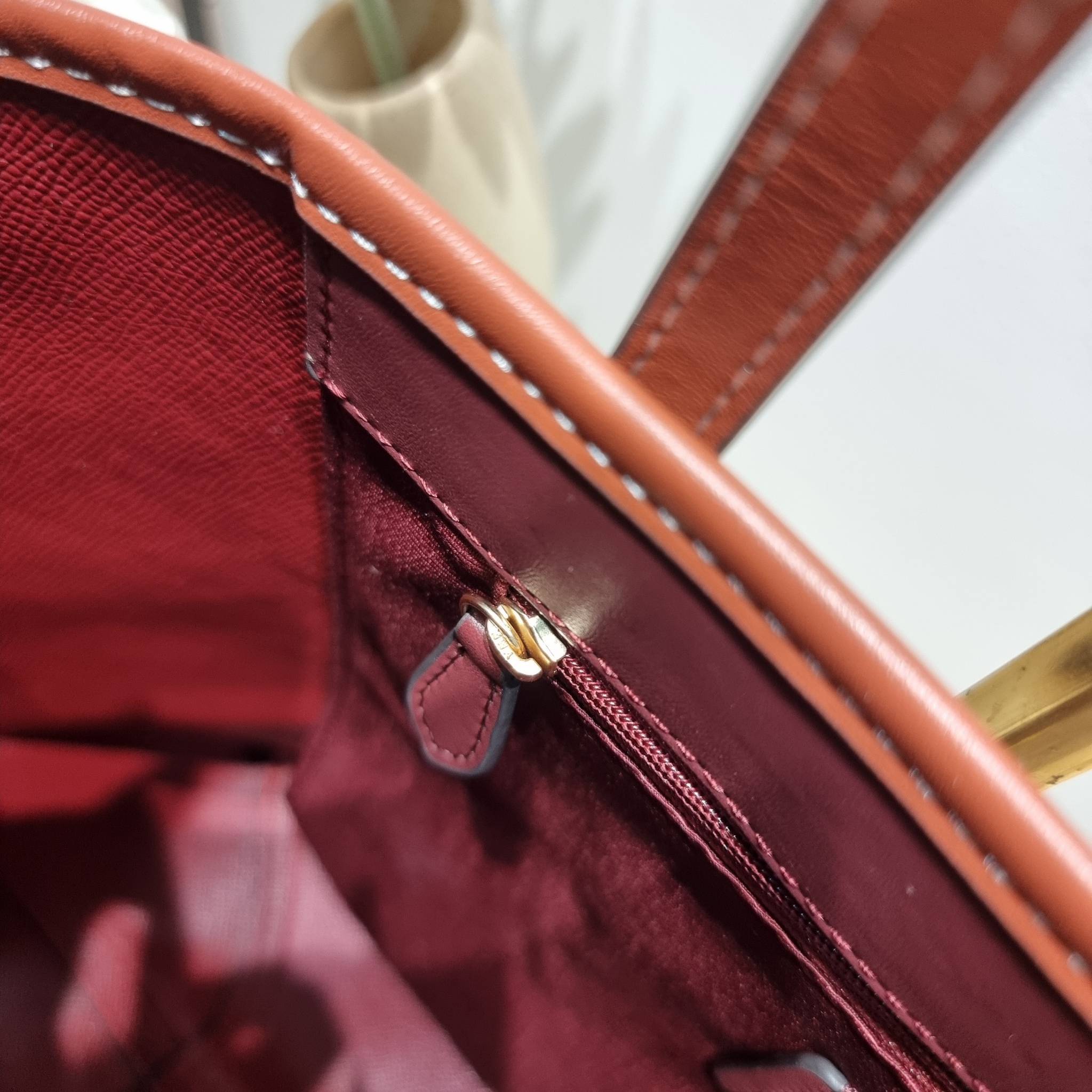 Coach X Peanuts City Tote In Signature Canvas With Snoopy Woodstock Print CF166 คอลเลคชั่นใหม่ น่ารักเกินต้าน กับกระเป๋าทรงโท้ทไซส์ใหญ่ ดีไซน์ลวดลายการ์ตูนยอดฮิต ที่ใครๆก็ต้องรู้จัก พิมพ์คมชัดลงบนหนังแคนวาส รูปทรงสวย ปากกระเป๋ามีกระดุมแม่เหล็กปิดกันของหล่