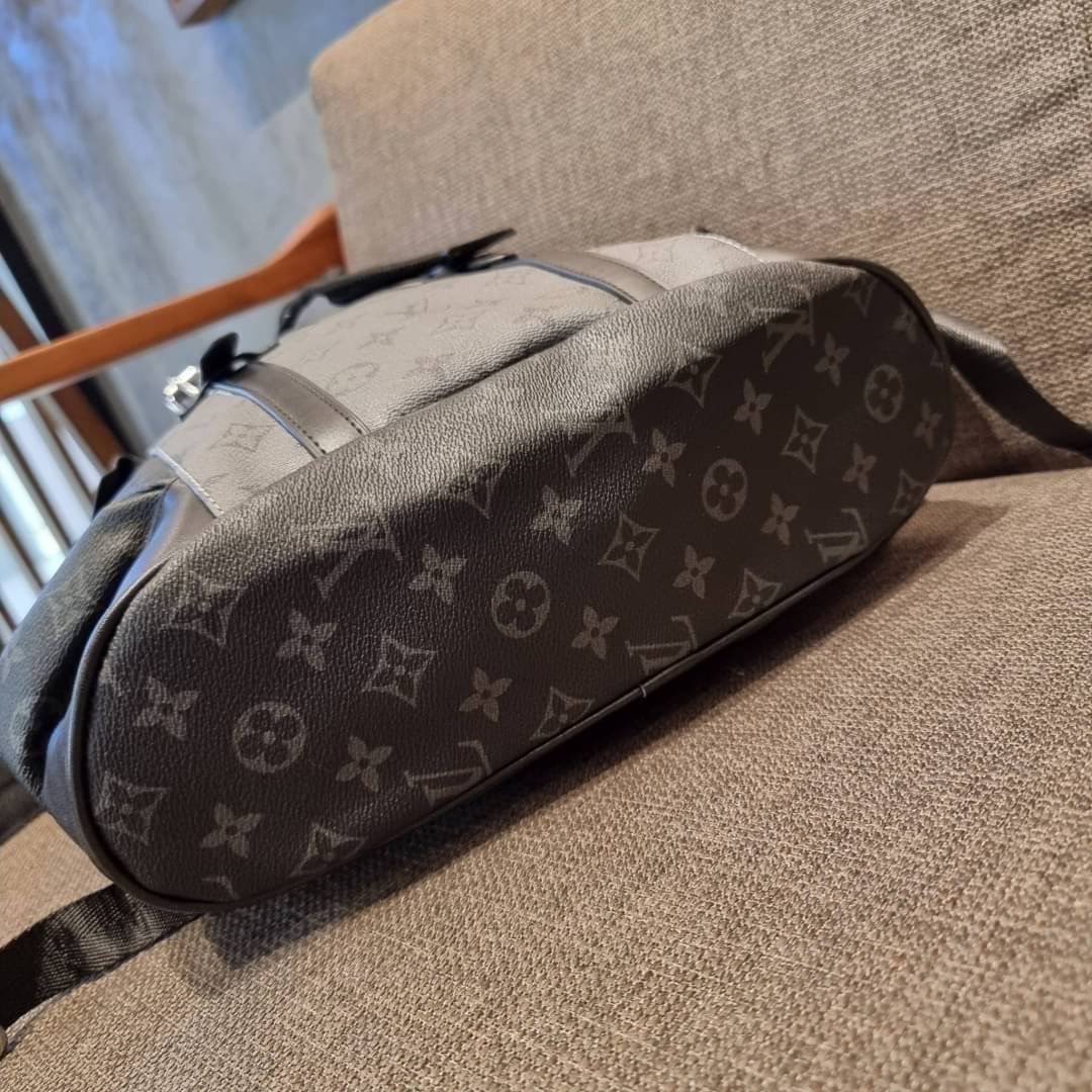 LV Christopher PM Monogram Eclipse Reverse เป้สะพายหลังใบใหญ่ LV MONOGRAM BACKPACK ที่หนุ่มๆตามหากันมากที่สุด LONG WEEKEND กระเป๋าใบใหญ่ต้องมี!! รุ่นสุดฮอต!! ด้วยรูปทรงที่คลาสสิค สไตล์เอกลักษณ์ วัสดุหนังแคนวาส ทนทาน