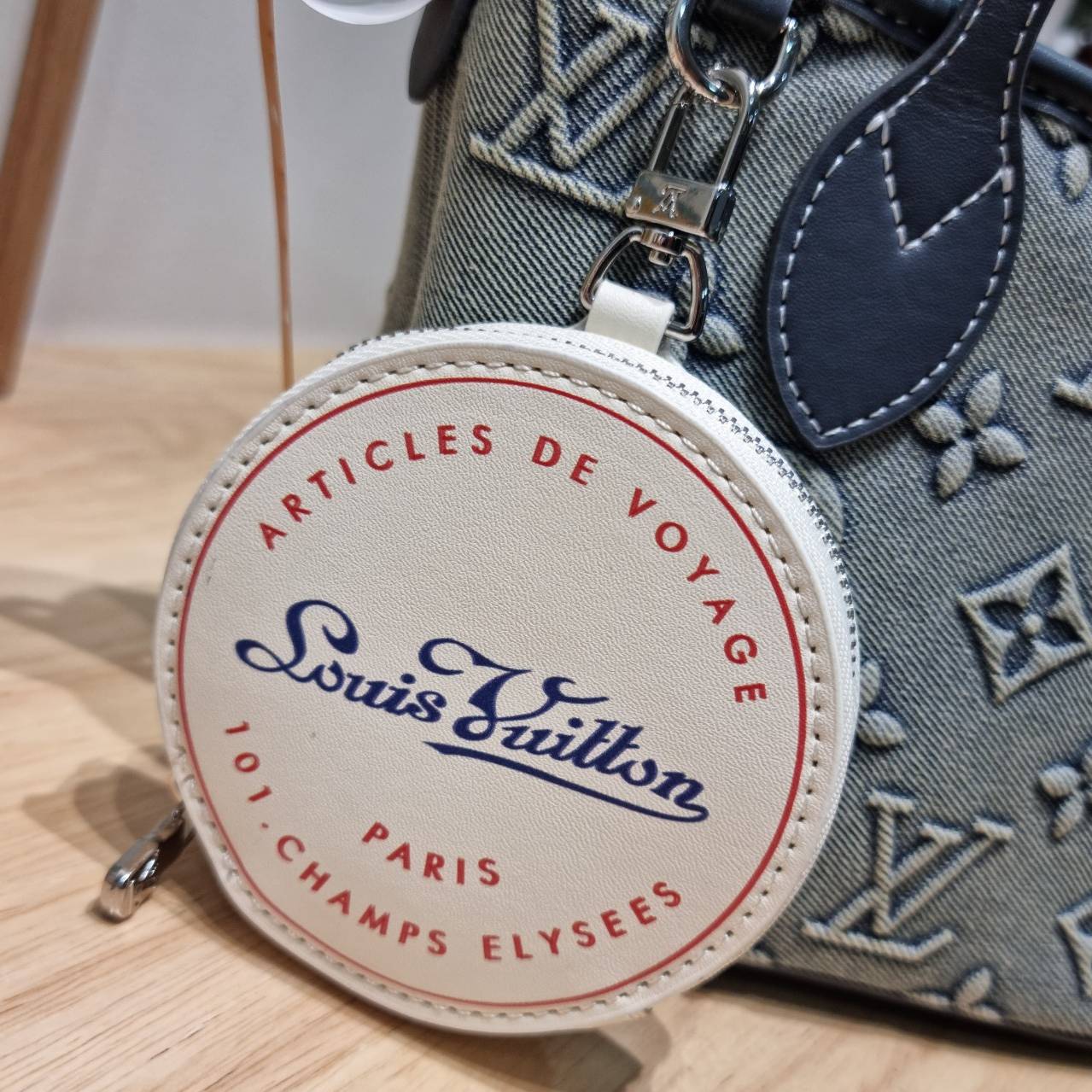 LV neverfull washed denim monogram mini bag ดีไซน์ใหม่ล่าสุดก่อนใคร กระเป๋าทรงโท้ทมินิไซส์ ที่ไม่ได้เล็กตามชื่อ มาในรูปแบบ washed denim สวยคลาสสิค ดูแพงสุดๆ