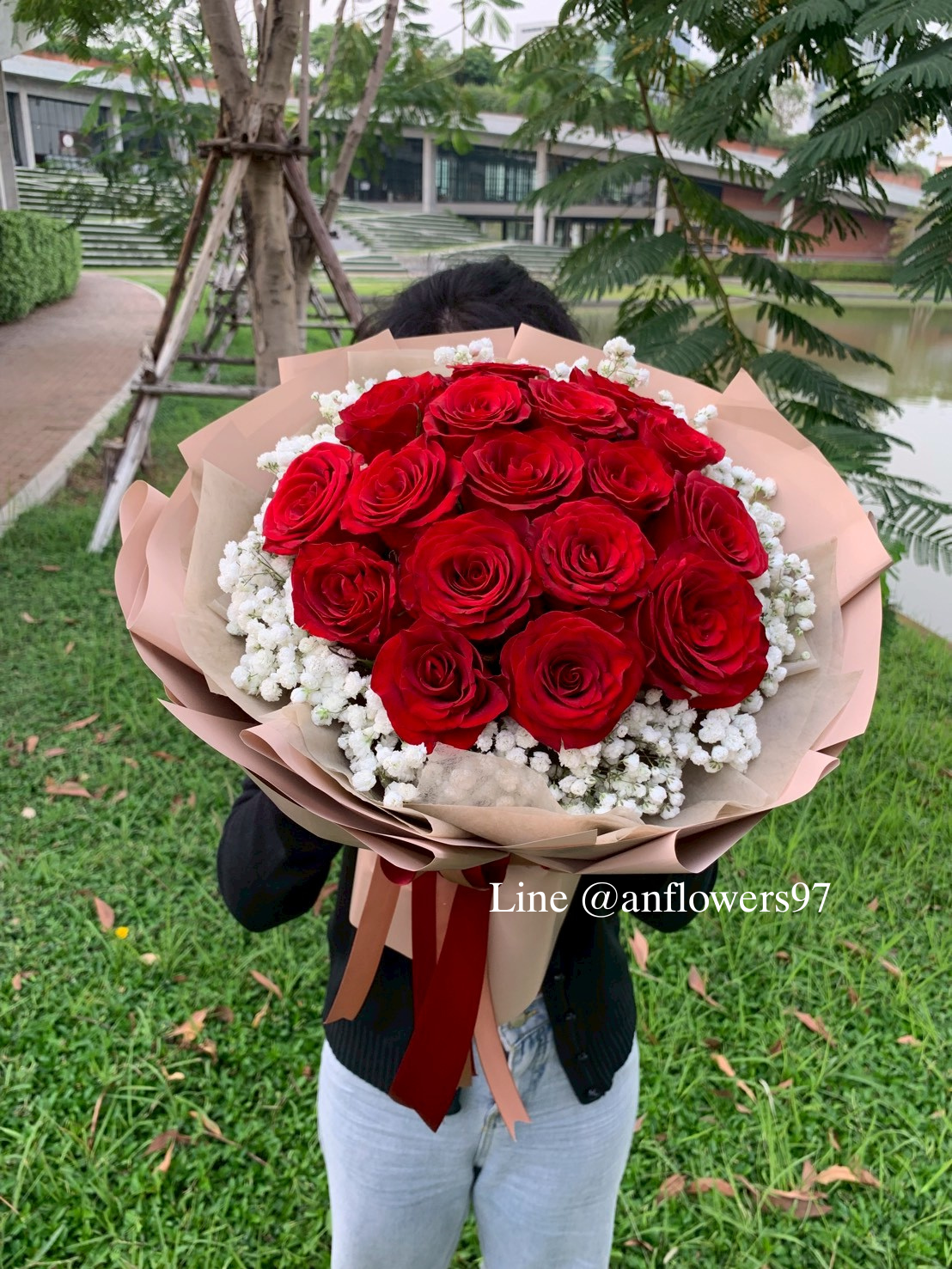 ช่อดอกไม้กุหลาบแดง