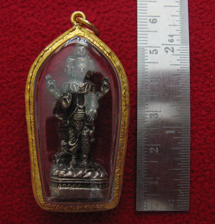 สินค้าหมดค่ะ องค์พระพิฆเนศปางประทานพรหลังพระตรีมูรติเนื้อเงินเลี่ยมทองไมครอนพร้อมใบคาถาค่ะ