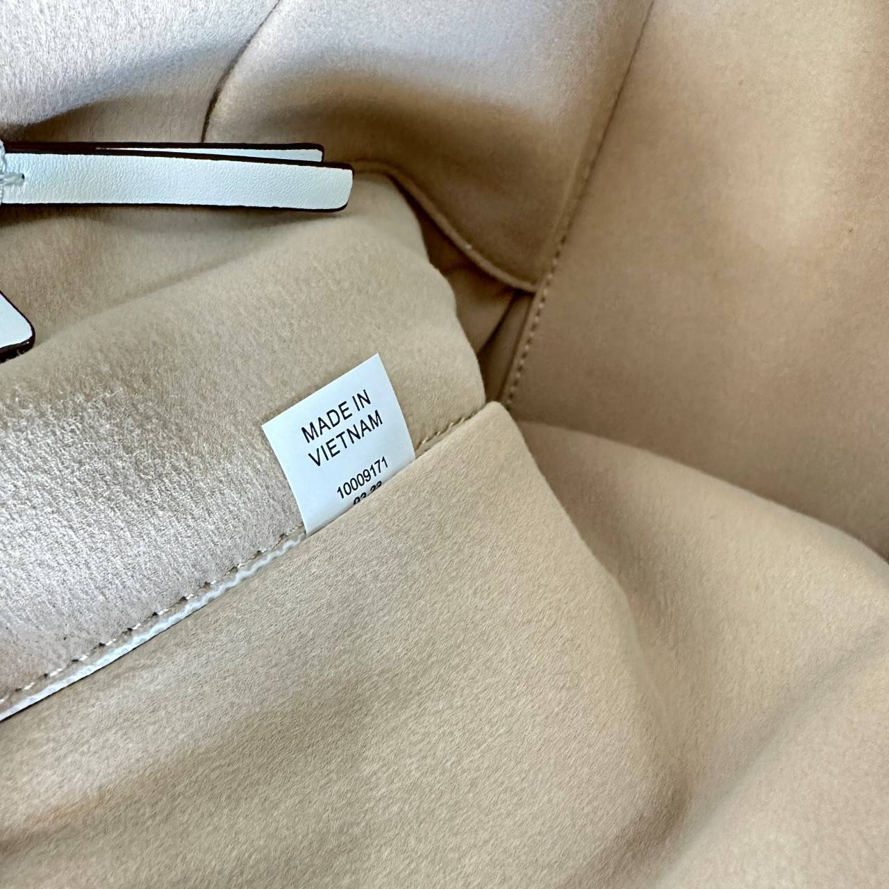 Tory Burch Small T Monogram Denim Tote / Tory Burch Demim Jacquard Small Tote คอลเลคชั่นใหม่ กระเป๋าทรงโท้ท ทรงสี่เหลี่ยมใบใหญ่ วัสดุผ้าเดนิมสลับหนังแท้ ภายในช่องโล่งกว้างจุได้เยอะ