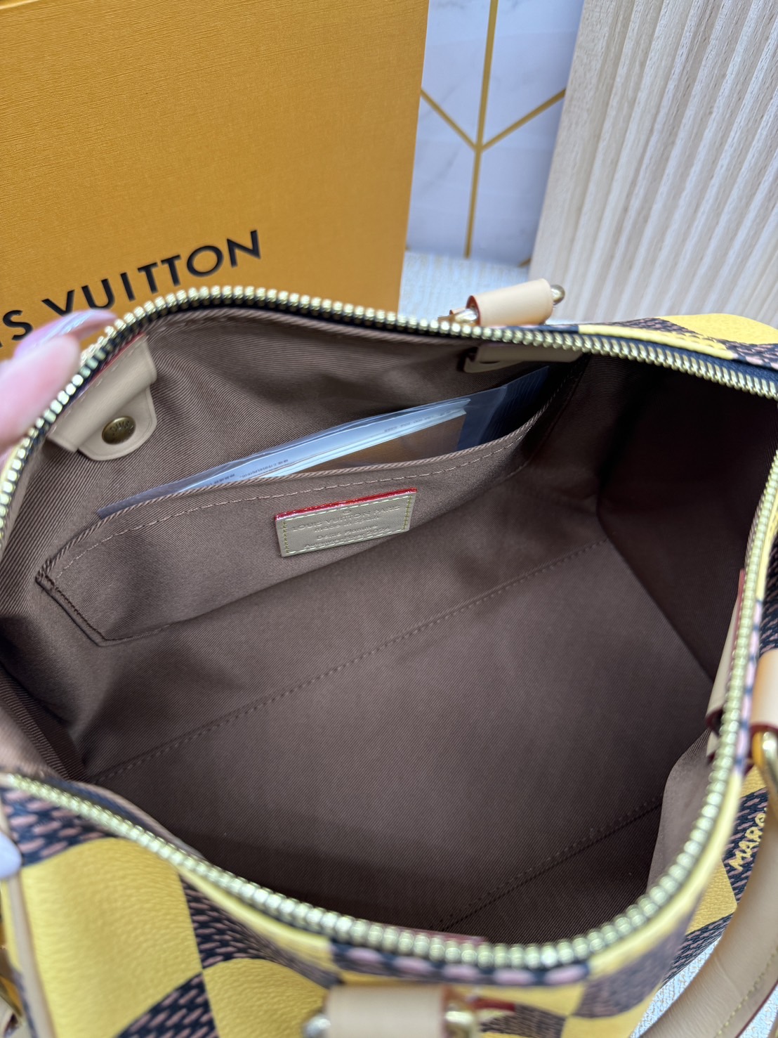 TOP ORI สลับแท้ 1:1 ผ่านทุก ตม LV Speedy 25 Bandoulière Damier Pop กระเป๋าสะพายสปีดี้สีใหม่ Jaune Mat ราพุ่งไปแล้ว หลังจากตะลิชถือ