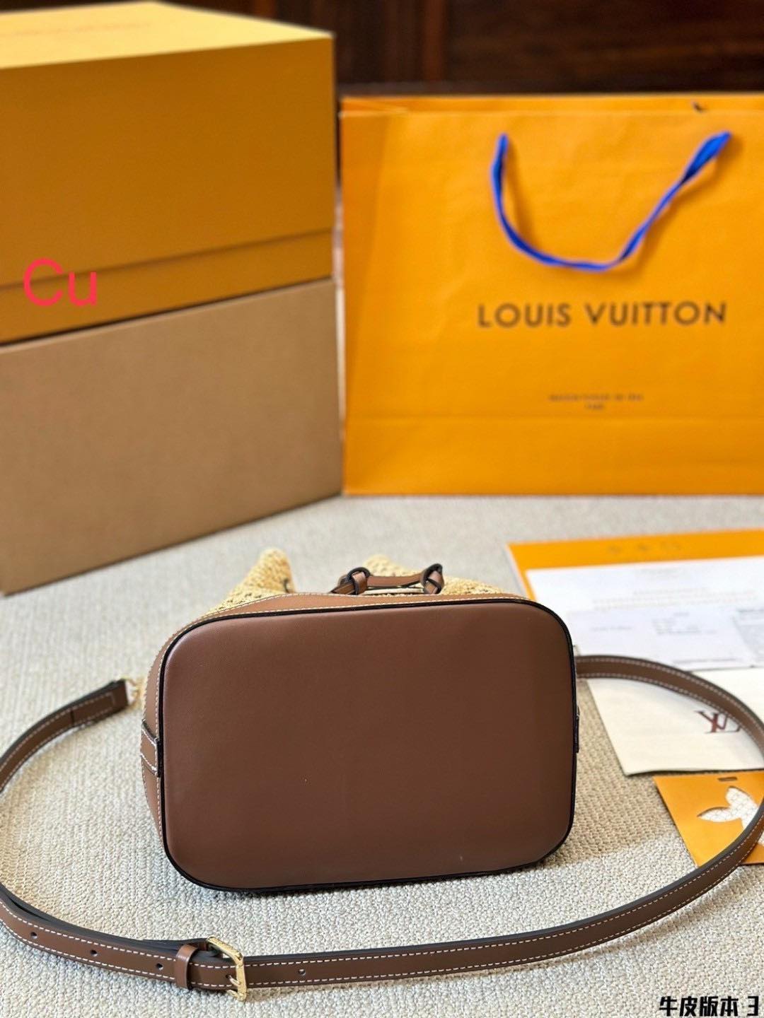 LV Noé BB Raffia bag 9" / LV Bucket Bag กระเป๋าสานทรงบัคเก็ต ดีไซน์ใหม่สุดเอ็กซ์คลูซีฟจากเส้นใยถักแบบโครเชต์ พร้อมสายสะพาย ใช้ในวันสบายๆ ผ่อนคลาย เรียบหรูดูมีสไตส์