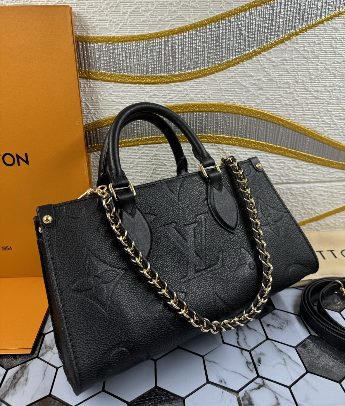 LV OnTheGo East West กระเป๋าทรงโท้ทดีไซน์ใหม่ สัดส่วนลงตัวงดงาม เกรดออริ 1:1 สลับแท้