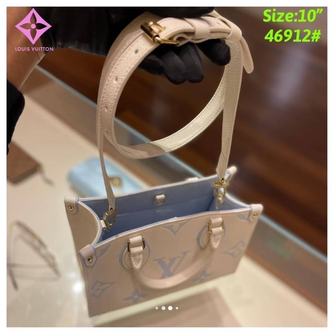 LV OnTheGo PM Bicolor Monogram Empreinte Leather tote bag กระเป๋าทรงโท้ทสีใหม่สวยหวาน โทนพาสเทลให้ความรู้สึกสดชื่นผ่อนคลาย เสมือนสายลมเย็นๆ ในวันต้นฤดูใบไม้ผลิ ที่ใครเห็นต้องเป็นหลงรัก ใช้งานได้ไม่มีเบื่อ