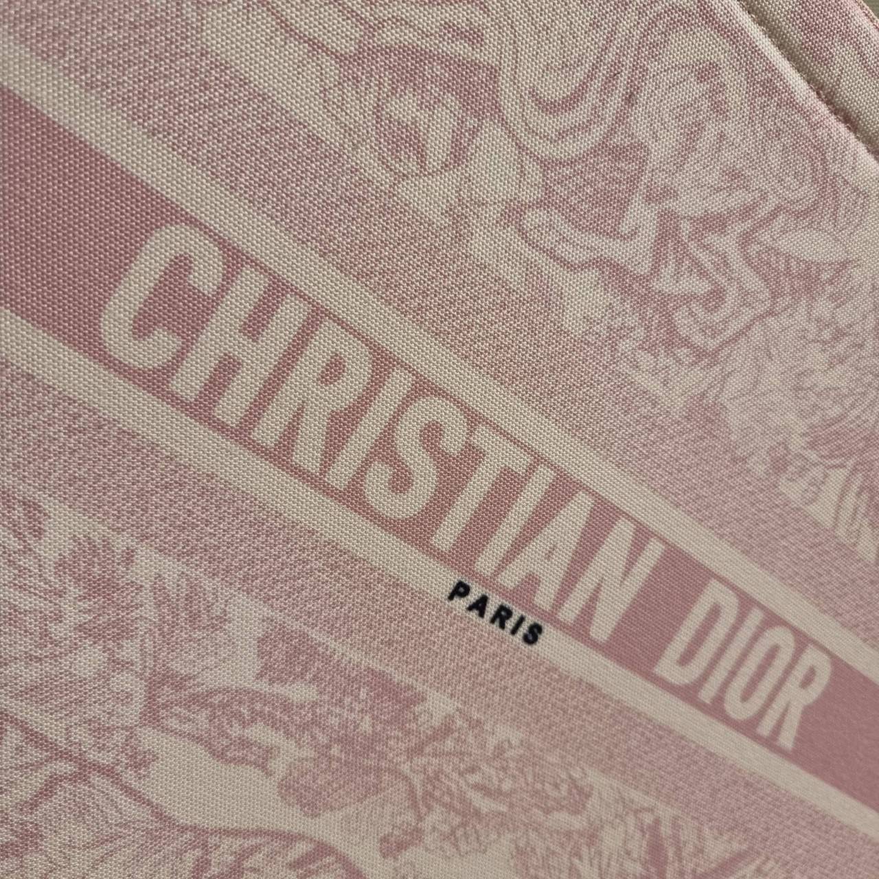 VIP 】HOT ARRIVAL!! DIOR CD SHOPPING BAG WITH GWP กระเป๋าทรงช้อปปิ้งใบใหญ่ จุใจ!! พรีเมี่ยมกิ๊ฟรุ่นดับเบิ้ลฮอต ดีไซน์คลาสสิควินเทจ สวยหรู วัสดุผ้าแคนวาสลายกราฟฟิค ภายในโล่งกว้างมากๆ ใส่ของจุสุดๆ โน้ตบุ้ค ไอแพด กระเป๋าสตางค์ มือถือ หรือเสื้อผ้ายังได้ สะพายค