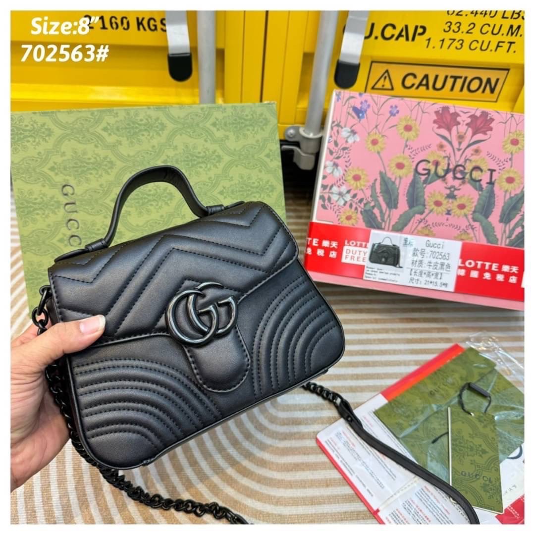 GUCCI GG Marmont mini top handle bag กระเป๋าสะพายข้างรุ่นคลาสสิค ดีไซน์ใหม่พร้อมหูจับในตัว ใช้งานง่าย สายสะพายยาวถอดได้ ถือออกงานก็ปัง