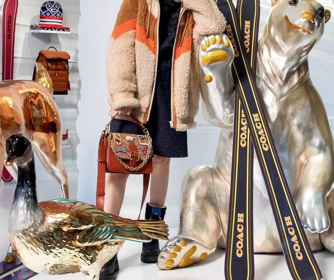 OUTLET 】COACH BEAT SHOULDER BAG IN SIGNATURE CANVAS WITH PATCHES (C6837) ไหวมั้ยเนี้ย!! สวยฟาดอีกแล้วนะยูวว 🤩🌺คอลเลคชั่นใหม่สุดปัง อลังเวอร์!//กระเป๋าถือ สะพายไหล่ลาย SIGNATURE ตกแต่งความเก๋ด้วยแผ่นแปะลวดลายที่มีเฉพาะจาก COACH คอลเลคชั่นนี