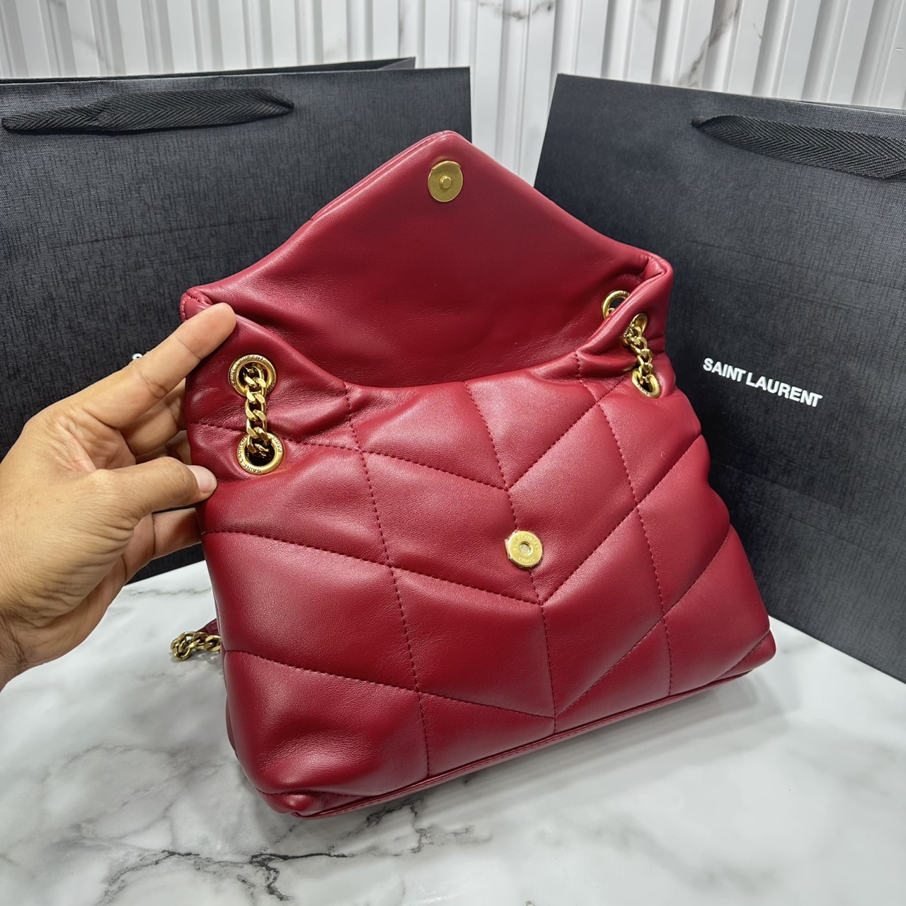 ORI หนังแท้ | 28cm YSL PUFFER SMALL in Nappa leather กระเป๋าสะพายรุ่นยอดนิยม ทรงสวย ใช้ได้บ่อยไม่มีเบื่อ วัสดุหนังสัมผัสนิ่มมือ ดีไซน์เรียบหรู ดูแพง สะพายได้หลากหลาย