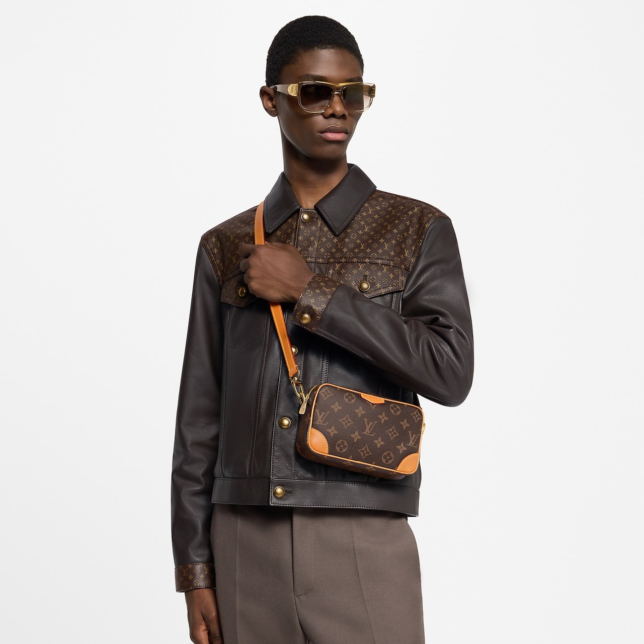 ORI หนังแท้ | LV Trocadéro Wearable Wallet Monogram Canvas 20cm กระเป๋าสะพายทรงแมสเซ็นเจอร์ดีไซน์ใช้เป็นกระเป๋าสตางค์ได้ ขนาดกำลังสวยกะทัดรัด คลาสสิคหรูหราคล่องตัว