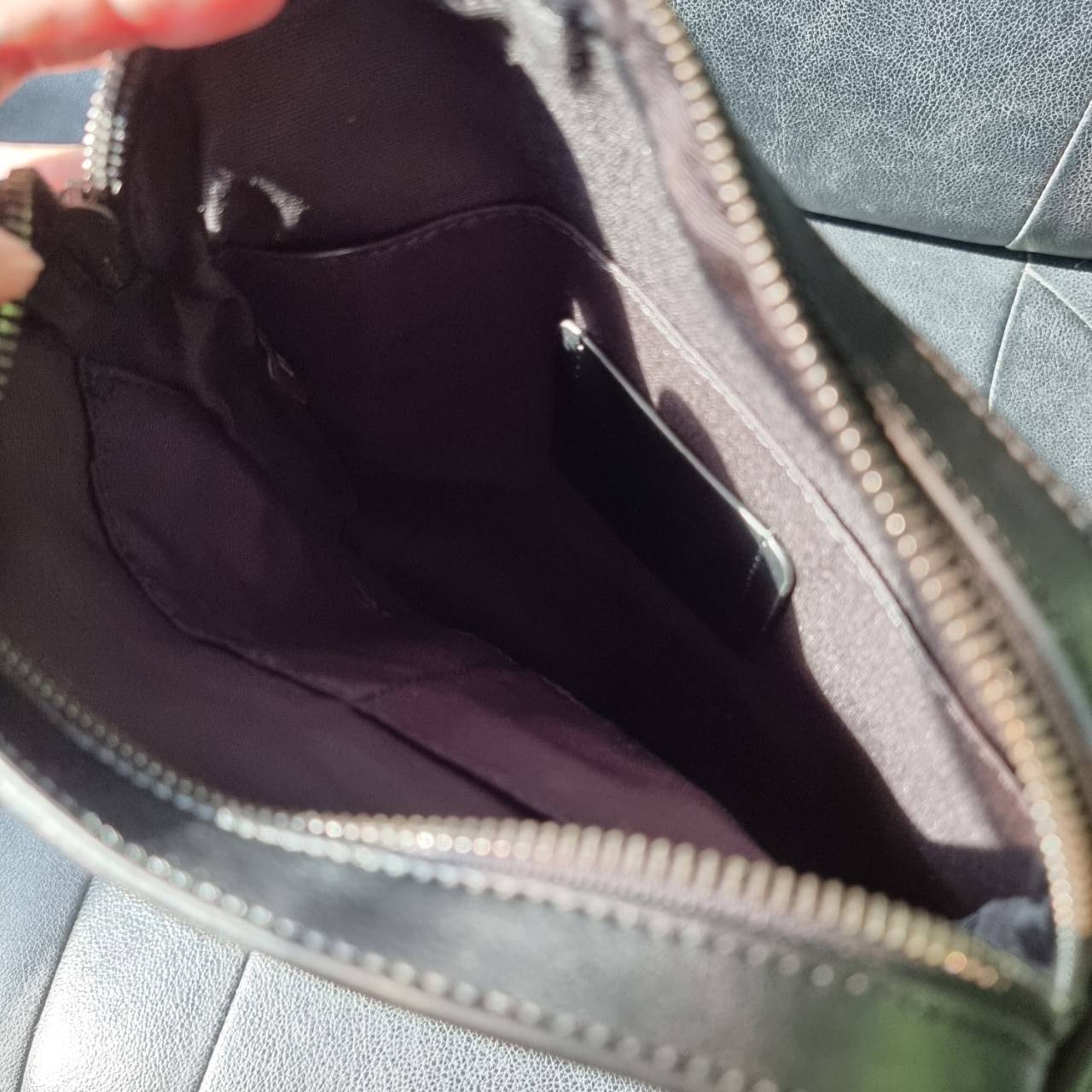 COACH F73336 HOUSTON FLIGHT BAG IN SIGNATURE CANVAS รุ่นนี้หนุ่มๆเค้ารู้กัน!! ขายดีตลอดกาล!! คลาสสิคไม่มีใครเกิน!! กระเป๋าสะพายข้างทรงแมสเซ็นเจอร์ยอดฮิต ทรงสวย ดูดี วัสดุหนังแคนวาสเคลือบลายสลับหนังแท้ เปิด-ปิดด้วยซิป ด้านหน้าและหลังสามารถใส่ของได้ ภายในแบ