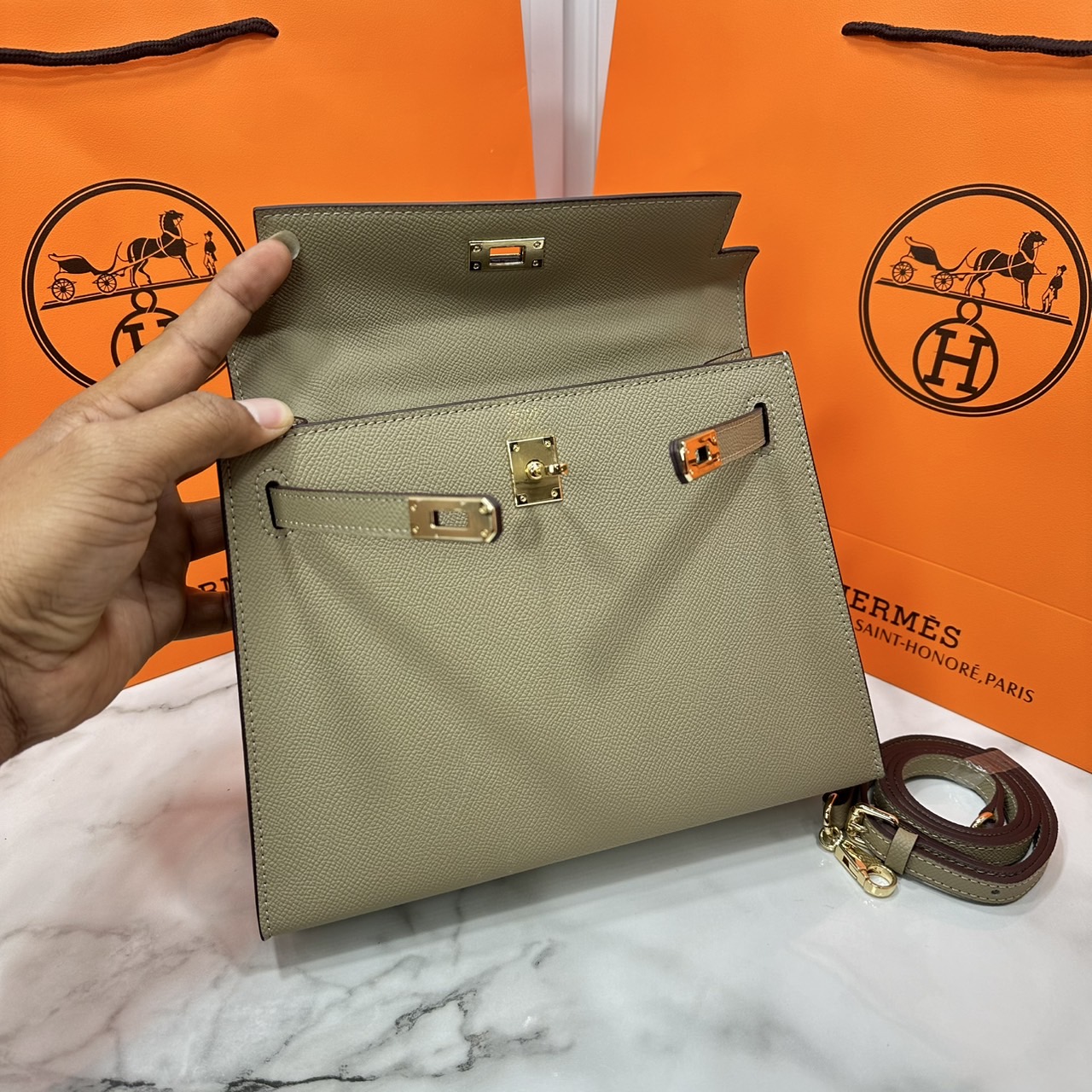 ORI หนังแท้ | Hermes Kelly 25cm / 28cm กระเป๋าสะพายที่สุดแห่งหรูหราลัคชู นิยามของความสง่างามเหนือกาลเวลา แบรนด์เนมในฝัน งดงามดั่งเจ้าหญิง