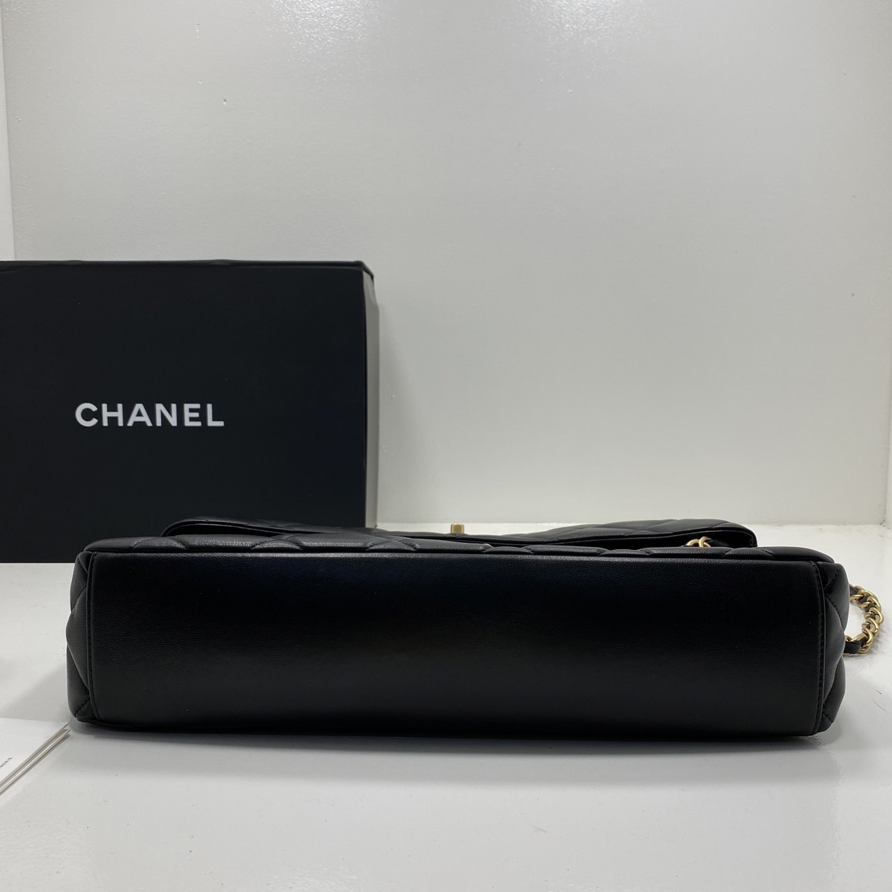 Chanel Tote Bag / Chanel Hobo / Chanel Vintage Big CC Turnlock Black Quilted Large Bag Holo กระเป๋าโท้ทใบใหญ่สไตล์วินเทจ งานหนังเต็มใบลายควิลท์ เป็น every look จุของได้เยอะ เหมาะมากๆ ค่ะ