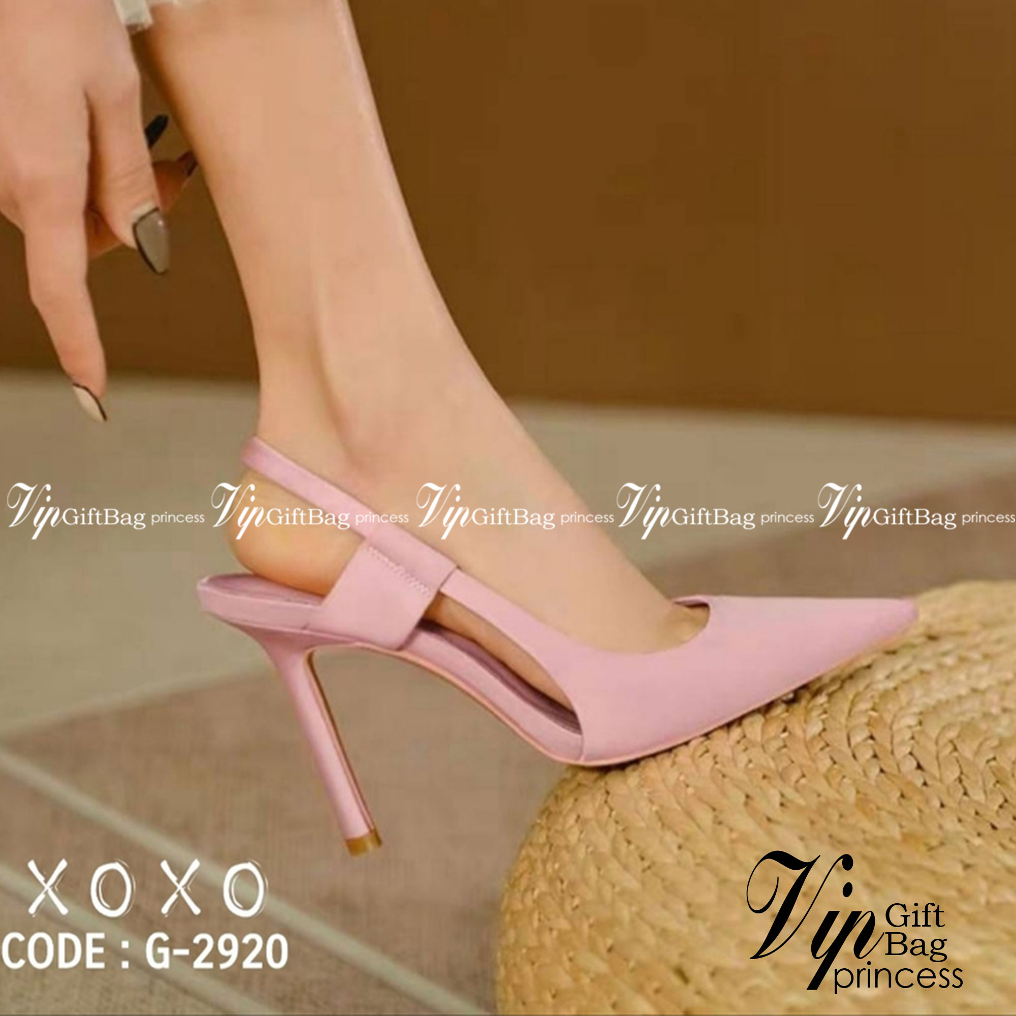 รองเท้างานสวม ส้นเข็ม รัดหลัง สไตล์สาวเปรียว ลุคมั่นใจ ทรงเปิด ด้านหน้าทรงวี ใส่แล้วขาดูเรียวยาวดี วัสดุผ้าซาติน ลายเรียบ ไม่แต่งลวดลาย น้ำหนักเบา สวมใส่ง่าย