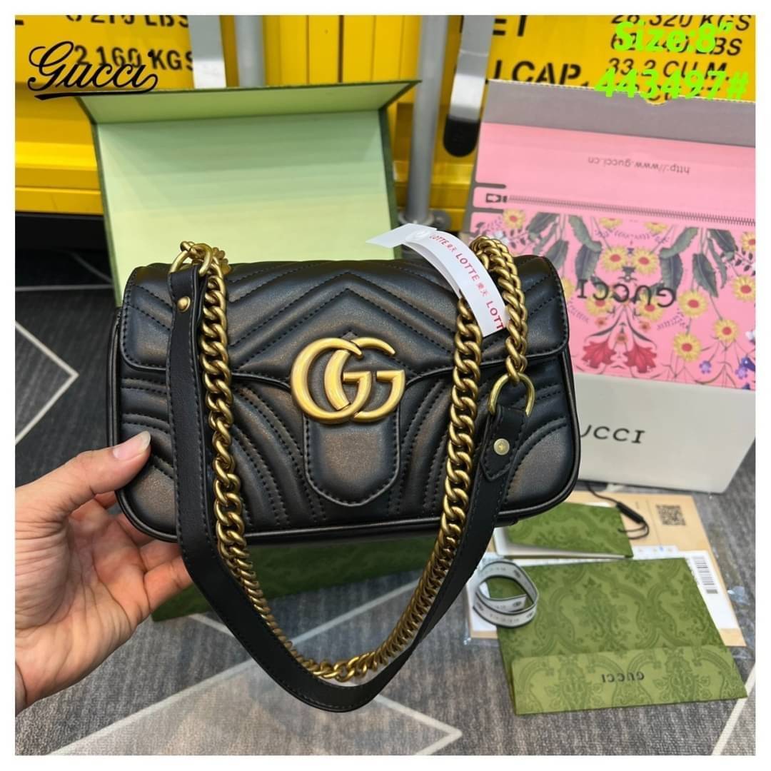 GUCCI GG Marmont shoulder bag กระเป๋าสะพายข้างรุ่นคลาสสิค สะพายขับผิว ดูแพง อัพลุคได้สบายๆ เปิด-ปิดด้วยตัวกดล็อคแน่นหนา ด้านหลังดีไซน์รูปหัวใจ