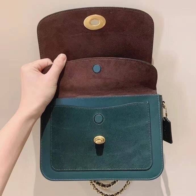 Coach Madison Shoulder bag leather กระเป๋าสะพายครอสบอดี้//สะพายข้าง//หรือสามารถทบสายคล้องไหล่ได้ค่ะ หนังแท้สวยงามากๆค่ะ 📌เป็นอีกรุ่นที่น่ารัก น่าใช้มากๆ แมทได้กับทุกชุด ใช้ได้กับทุกๆวัน ได้ไปไม่ผิดหวังแน่นอน สินค้าพร้อมส่ง ห้ามพลาดจร้า!