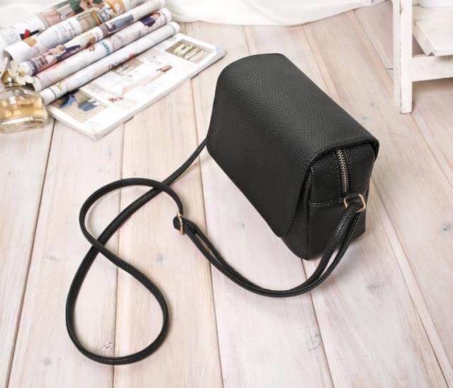 กระเป๋าสะพาย H&M รุ่น cross body bag มี 4 สี : ดำ , ชมพูนู๊ด , เหลือง , มิ้นท์