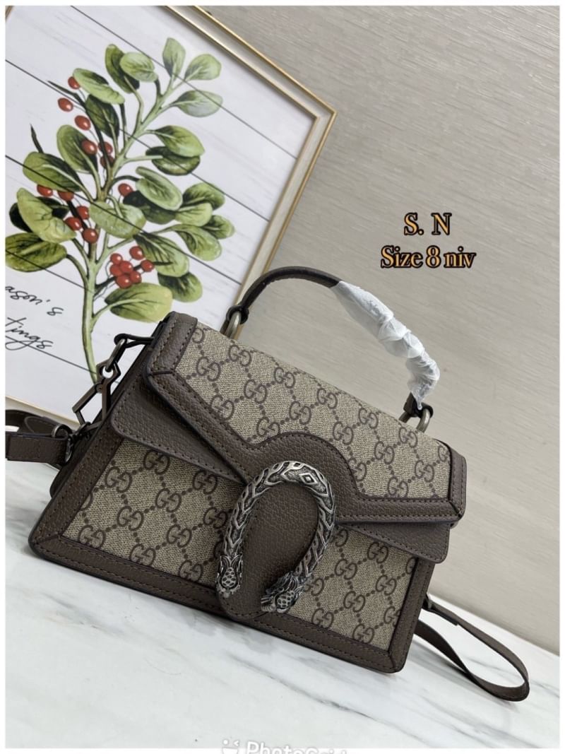 GUCCI Dionysus small top handle bag กระเป๋าสะพายรุ่นสุดคลาสสิค พร้อมหูจับในตัว ให้สาวๆใช้งาน และพกพาได้สะดวกขึ้น ดึงดูดและสะกดสายตาด้วยอะไหล่ดีเทลหรู