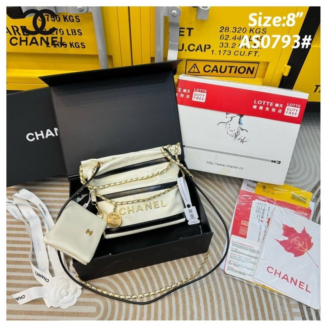 CHANEL 22 Shoulder Hobo Tote 2Tone กระเป๋าโฮโบทรงโท้ทมินิ สีใหม่ทูโทนตัดขาวดำ เกินต้านที่สุดกับไอเท็มนี้ ที่สาวๆหรือใครๆก็ต้องมีแล้ว!! น่ารักจริงจัง!!