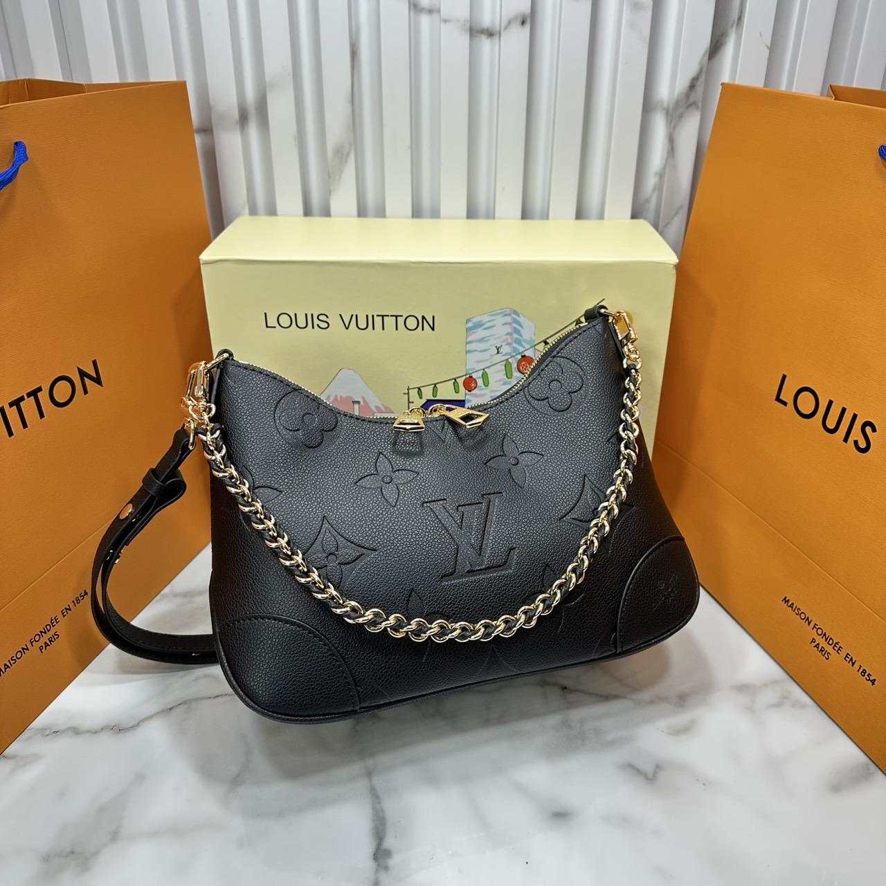 ORI หนังแท้ | LV Boulogne PM bag Monogram Empreinte leather กระเป๋าสะพายสุดไอคอนิกใช้งานได้หลายสไตล์ ประจำฤดูกาลในหนัง Monogram Empreinte มอบทางเลือกในการพกพาที่หลากหลายเช่นเดียวกับรุ่นแคนวาสดั้งเดิม