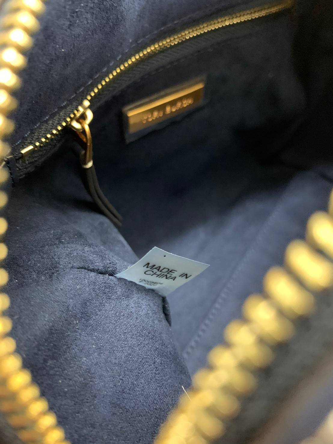 สวยก่อนใครแน่นอนค่ะนาทีนี้💋 💥รุ่นที่กำลังฮิตมากตอนนี้ของเหล่าคนดังใน ตปท.! TORY BURCH T MONOGRAM JACQUARD BARREL ((ใบใหญ่)) พร้อมส่งที่ไทยทันที! กระเป๋าทรงหมอนจาก Tory burch วัสดุ jacquardทอลายแบรด์+หนังแท้ ได้สวยงามหรู ดูคลาสสิคมากๆค่ะ เป