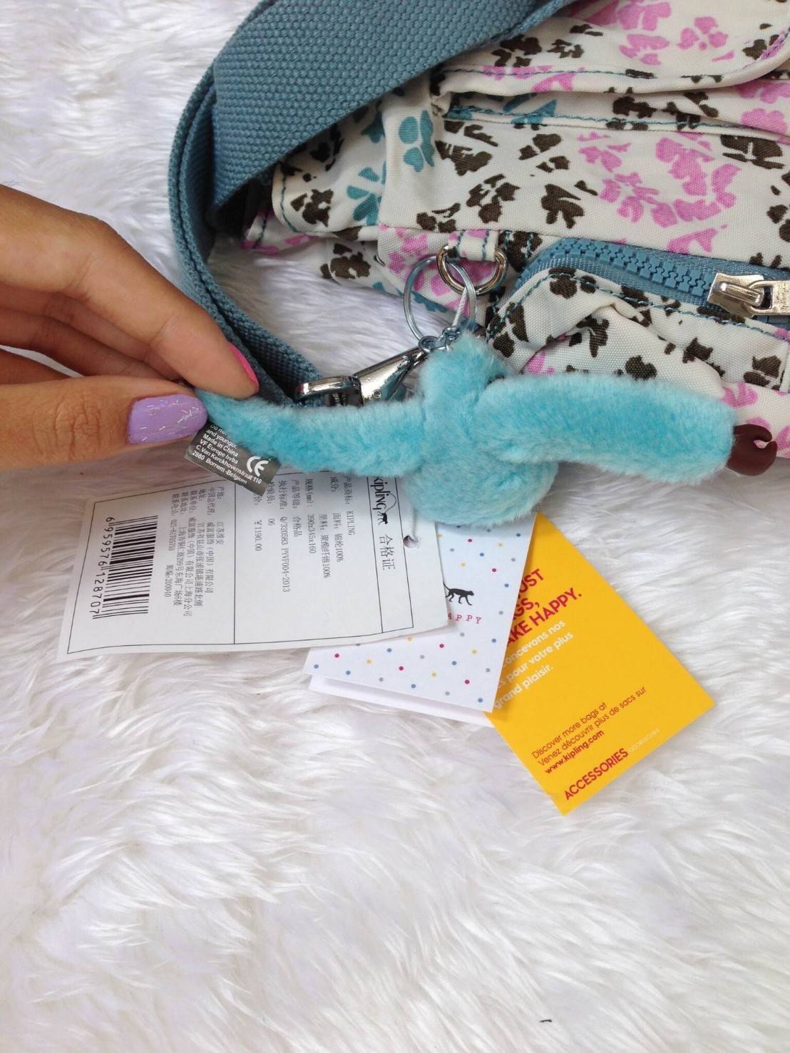 KIpling Felix Large Handbag Bag กระเป๋าถือหรือสะพายสไตล์ลำลองวัสดุ Nylon + Polyester 100% น้ำหนักเบามีหูหิ้วเเละสายสะพายยาวเลื่อนปรับระดับได้ถอดได้ เปิดปิดด้วยซิปสะดวกใช้ โลโก้เเบรนด์ มีช่องแบ่งถึง3ช่องเเยกเป็นสัดส่วน ด้านหน้าและด้านหลังมีช่องใส่ของเปิดปิ