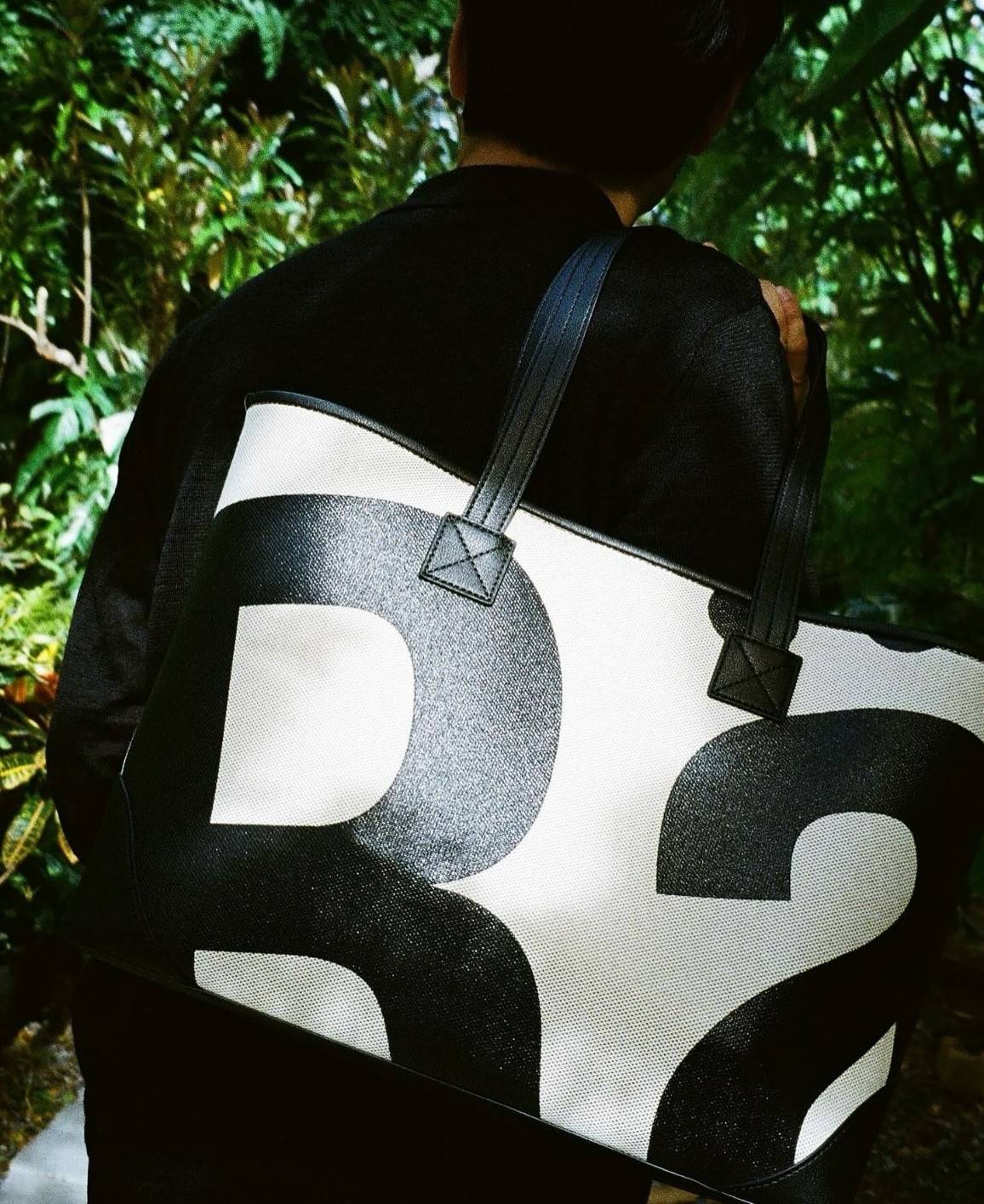 Rally movement tote bag กระเป๋าทรงโท้ท ดีไซน์คลาสสิค เรียบง่ายแต่ดูแพง มีระดับสุดๆ ไอเท็มสุดปัง ออกมาก็ sold out ไวมากๆ รุ่นใหม่และเป็นรุ่นที่ตามหา