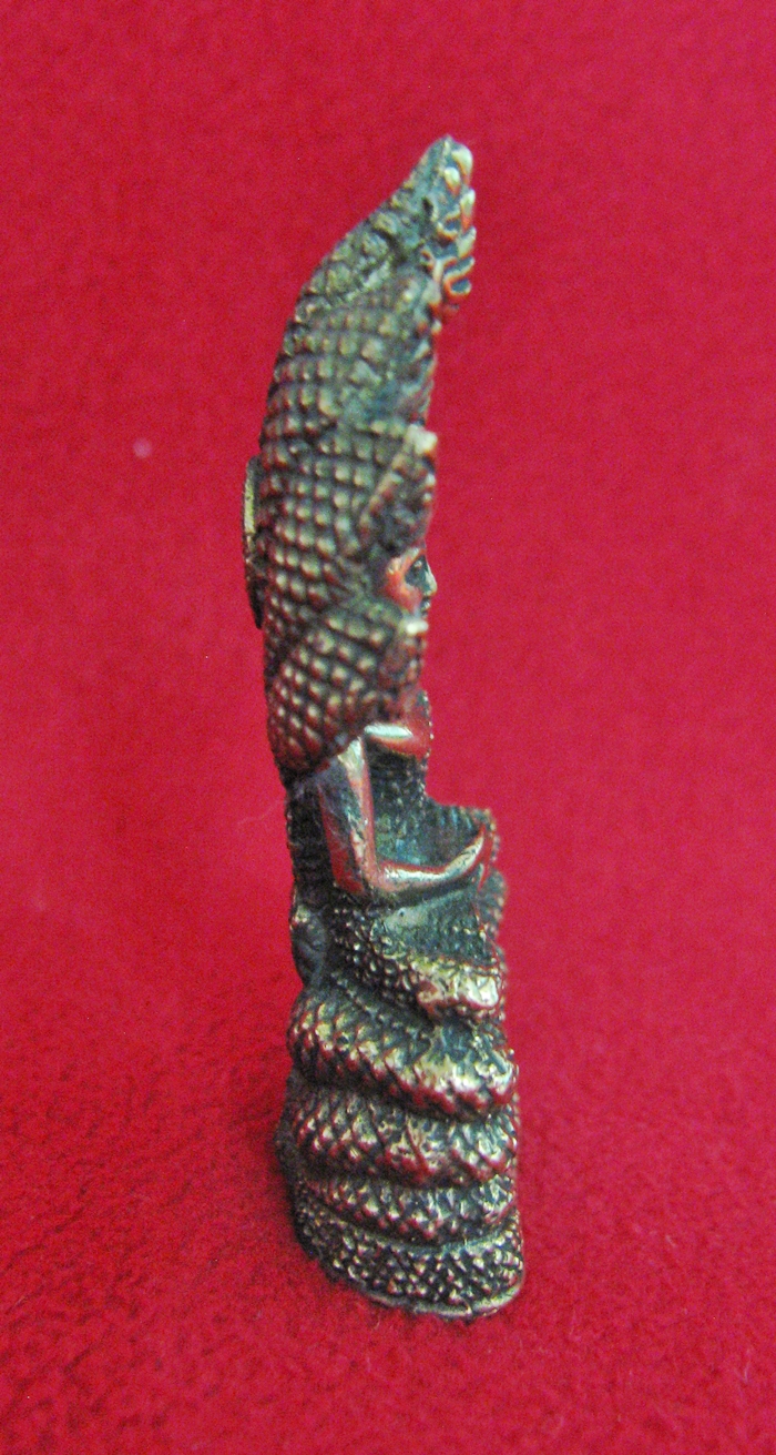 พระประจำวันเกิดวันเสาร์ ปางนาคปรก เนื้อทองเหลืองพร้อมใบคาถาค่ะ