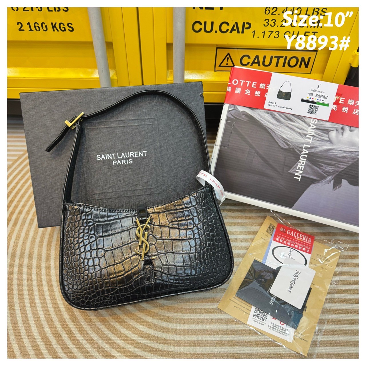 YSL le 5 à 7 in crocodile-embossed shiny leather / YSL croc hobo bag กระเป๋าสะพายไหล่ดีเทลหรู ฮอตไม่หยุด ฉ่ำสุดกับกระเป๋าสะพายไหล่ตัวแม่ คลาสสิค ดีเทลหรู สวยครบทุกมุมตอบโจทย์ทุกไลฟ์สไตล์ ใช้งานได้ง่ายและสะดวก *วัสดุหนังลายจระเข้ น้ำหนักเบา