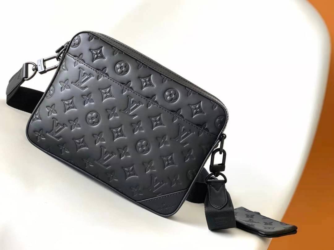LV Duo messenger Black Monogram Shadow เกรดใช้งานสลับใบจริงได้ เทพออริจินอล เนื้องานสวยงาม หนังแท้ ใช้ได้ทั้งชายหญิง ภาพสินค้าถ่ายจากงานขายจริงใช้งานต่างประเทศได้