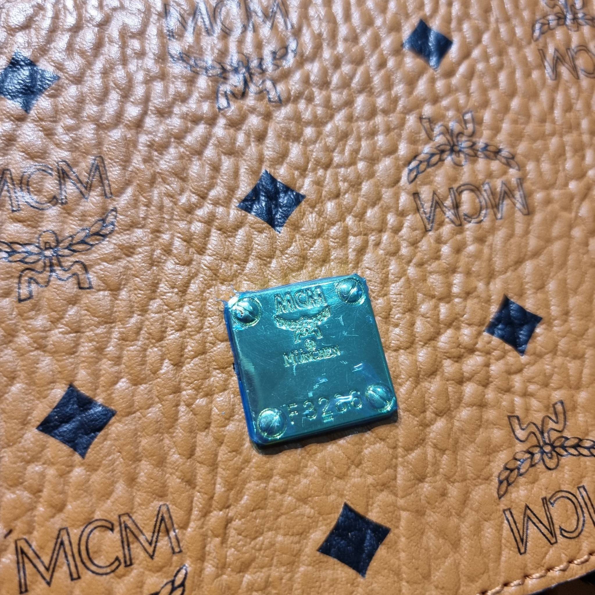 M.C.M SMALL BRANDENBURG BACKPACK IN VISETOS อีกหนึ่งไอเท็ม เอาใจสายเที่ยวแบบจัดหนัก ไม่รู้จะมีใบไหนคุ้มได้มากกว่านี้อีกแล้ว กระเป๋าเป้ใบใหญ่กำลังดี ดีไซน์ไม่ซ้ำใคร ฟังก์ชั่นการใช้งานตอบโจทย์หลายๆคนแน่นอน