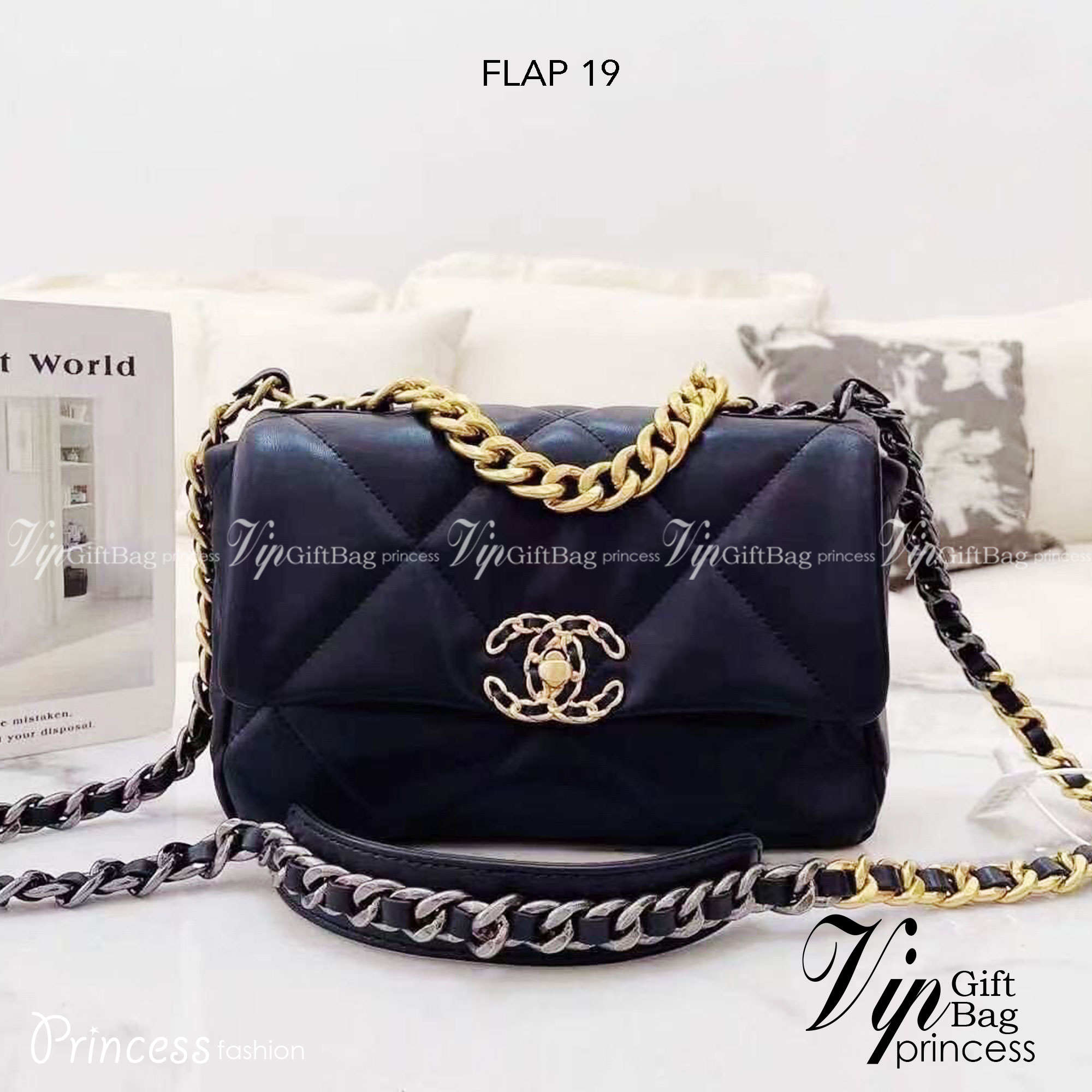 CHANEL 19 FLAP BAG กระเป๋าสะพายทรงคลาสสิค หนังนิ่ม เงาขึ้นรูปสวย ดีไซต์สายสะพายโซ่สองสีสลับหนัง ตกแต่งโลโก้แบรนด์ที่ด้านหน้าอะไหล่สีทอง สวยหรูมาแต่ไกล ด้านหลังมีช่องสำหรับเก็บของหนึ่งช่อง สามารถสะพายออกงานได้หลายโอกาส สวยงามไม่ผิดหวังค่ะ
