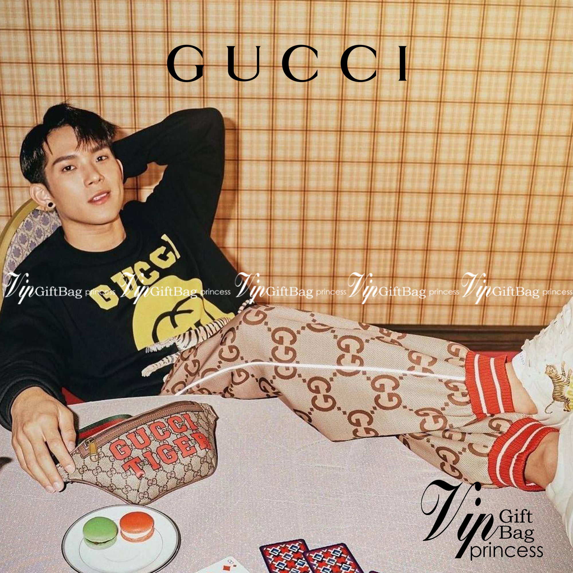 GUCCI BELT BAG ไอเท็มที่หนุ่มๆเรียกร้อง GC waist bag กระเป๋าคาดอก/คาดเอว คอลเลคชั่นฉลองปีเสือ โดดเด่นด้วยลายพรินท์จัมโบ้ ไม่เหมือนใคร วัสดุหนังแคนวาส เปิด-ปิดด้วยซิป ภายในแบ่งสัดส่วน มีช่องซิป และช่องย่อยให้อีก สายสะพายปรับได้ สายสปอร์ต สายแคมป์ปิ้ง หรือจ