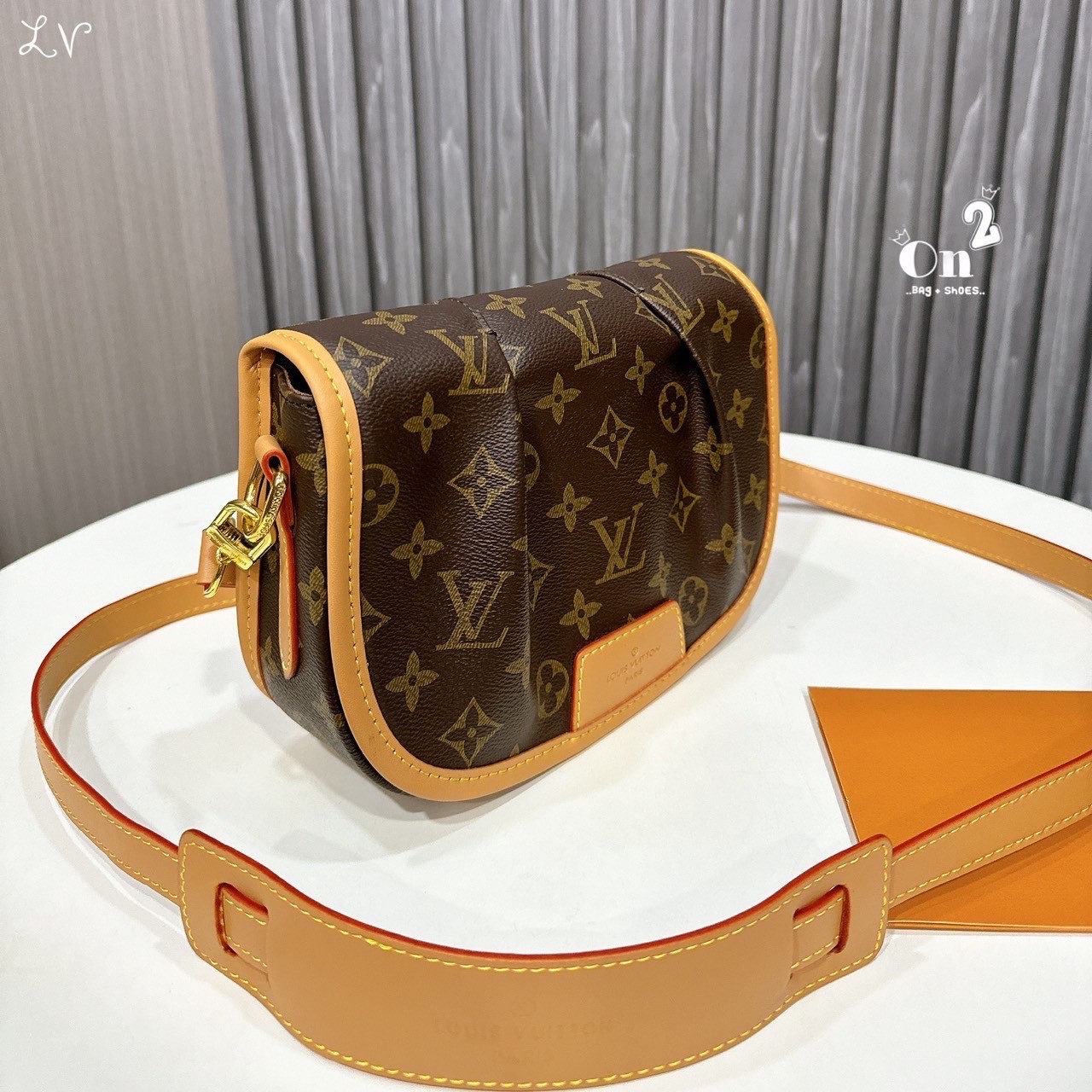 LV Menilmontant Monogram Canvas Bag / LV Crossbody bag กระเป๋าสะพายวินเทจ พิมพ์ลายโมโนแกรมสุดหรู คลาสสิคงานดีมาก รูปทรงใช้งานง่าย ภายในจุของได้เยอะ ขนาดกำลังสวย ใช้เป็น every ได้เลยค่ะ