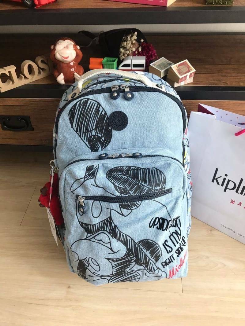 Kipling & Disney's 90 Years of Mickey Mouse Seoul GO Small& Large Laptop Backpack ฉลองครบ90ปีกับดิสนีย์กับรุ่นลิมิเตท เป้สวยๆที่มาวาดลวดลายและสีสันลงบนผ้าเป็นลายการ์ตูนมิคกี้ และไม่ลืมที่จะมีพวงกุญแจลิงเป็นสัญลักษณ์ ขนาดและไซส์ใช้ได้กับทั้งเด็กและผู้