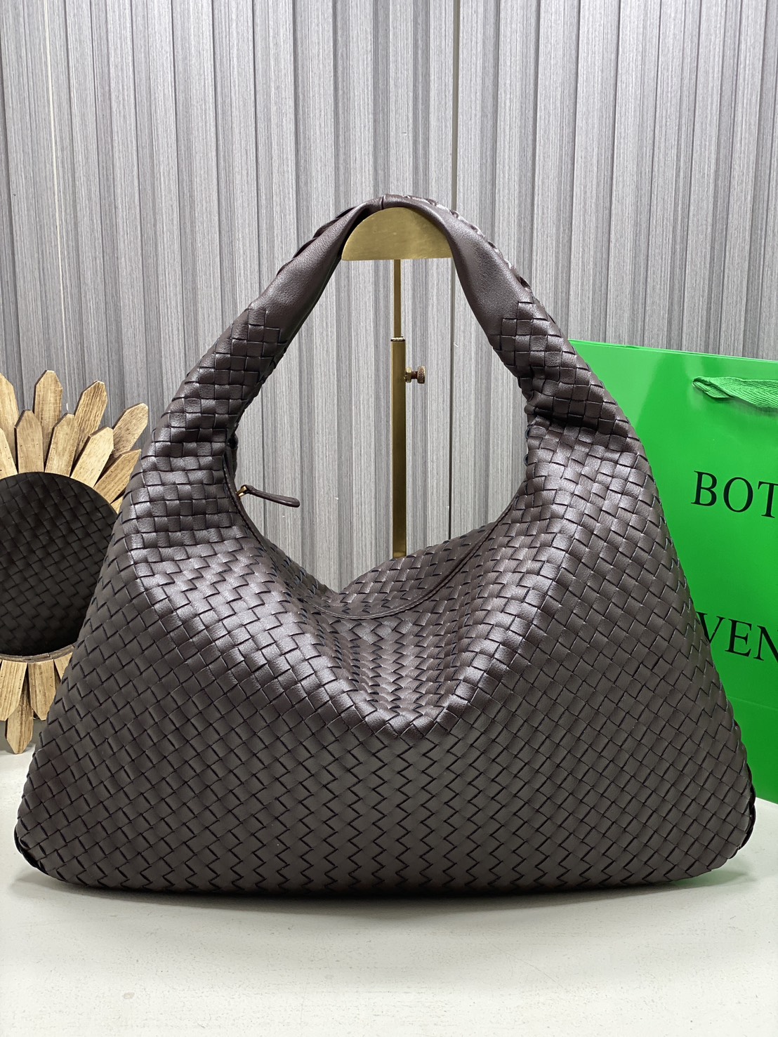 BOTTEGA Large Hop Shoulder Bag 48cm / BOTTEGA Hobo Bag กระเป๋าสะพายไหล่ใบใหญ่ จุของได้เยอะมาก ดีไซส์สานเป็นเอกลักษณ์สวยงาม