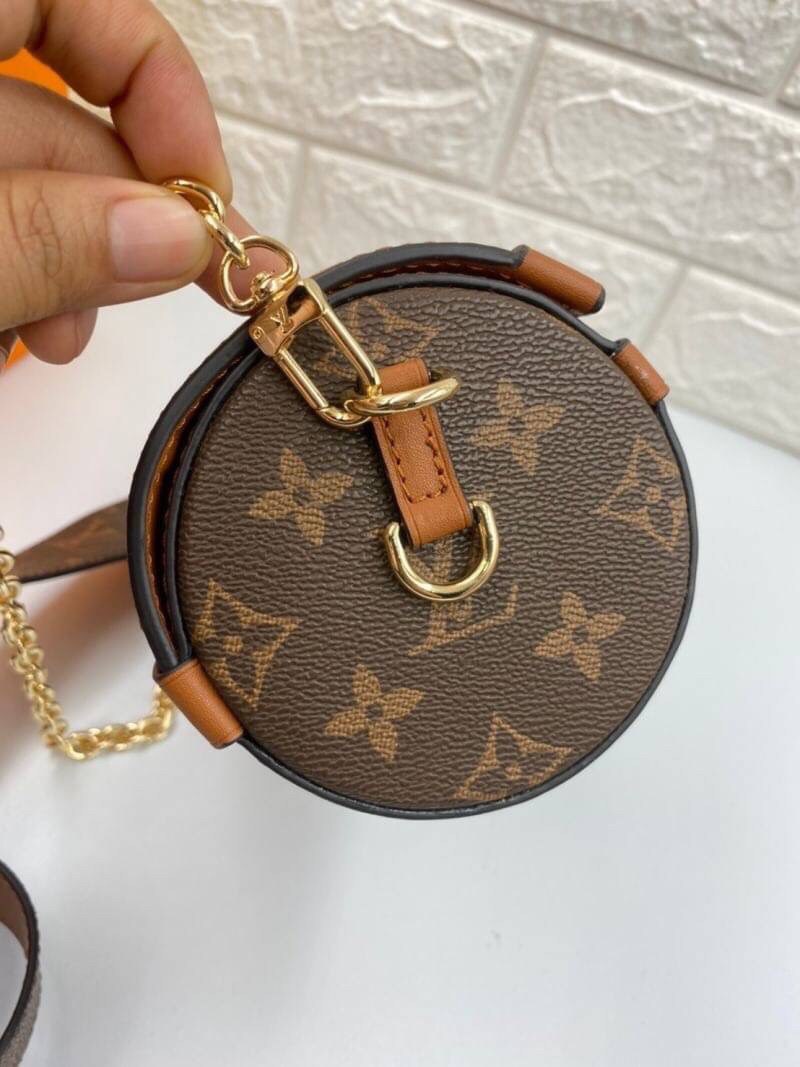 LOUIS VUITTON PAPILLON TRUNK Monogram coated canvas สินค้าออกใหม่ สวยงามมากๆค่ะ ใบจริงน่ารัก น่าใช้มากๆ พกพาสะดวก แนะนำมีติดตัวไว้สักใบไม่ผิดหวังแน่นอน ห้ามพลาดเลยนะคะ!