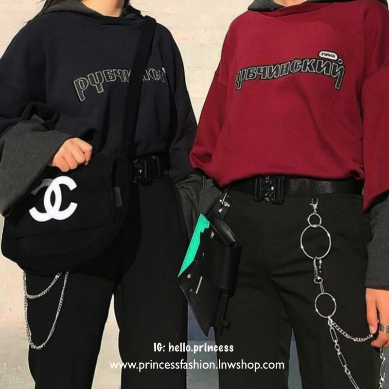 MUST HAVE ITEM 2019 !! รุ่นยอดฮิตของ *วัยรุ่นสายสตรีท ทั่วโลก จากงาน CHANEL VIP GIFTของแท้ 100% เป็นกระเป๋า ใบสวยรุ่นหายาก ขนาดกำลังดี ใช้ได้ทั้งหญิงชายเลยค่ะ ขนเฟอร์นิ่มมากกก เก็บของอย่างดี น้ำหนักเบา ด้านในมีช่องใส่ของจุกจิก MIX ได้หลากหลายแนว กับราคาสบ