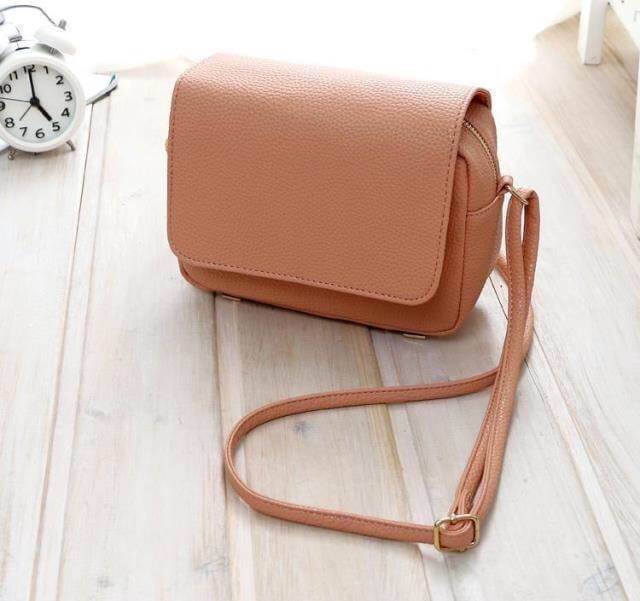 กระเป๋าสะพาย H&M รุ่น cross body bag มี 4 สี : ดำ , ชมพูนู๊ด , เหลือง , มิ้นท์
