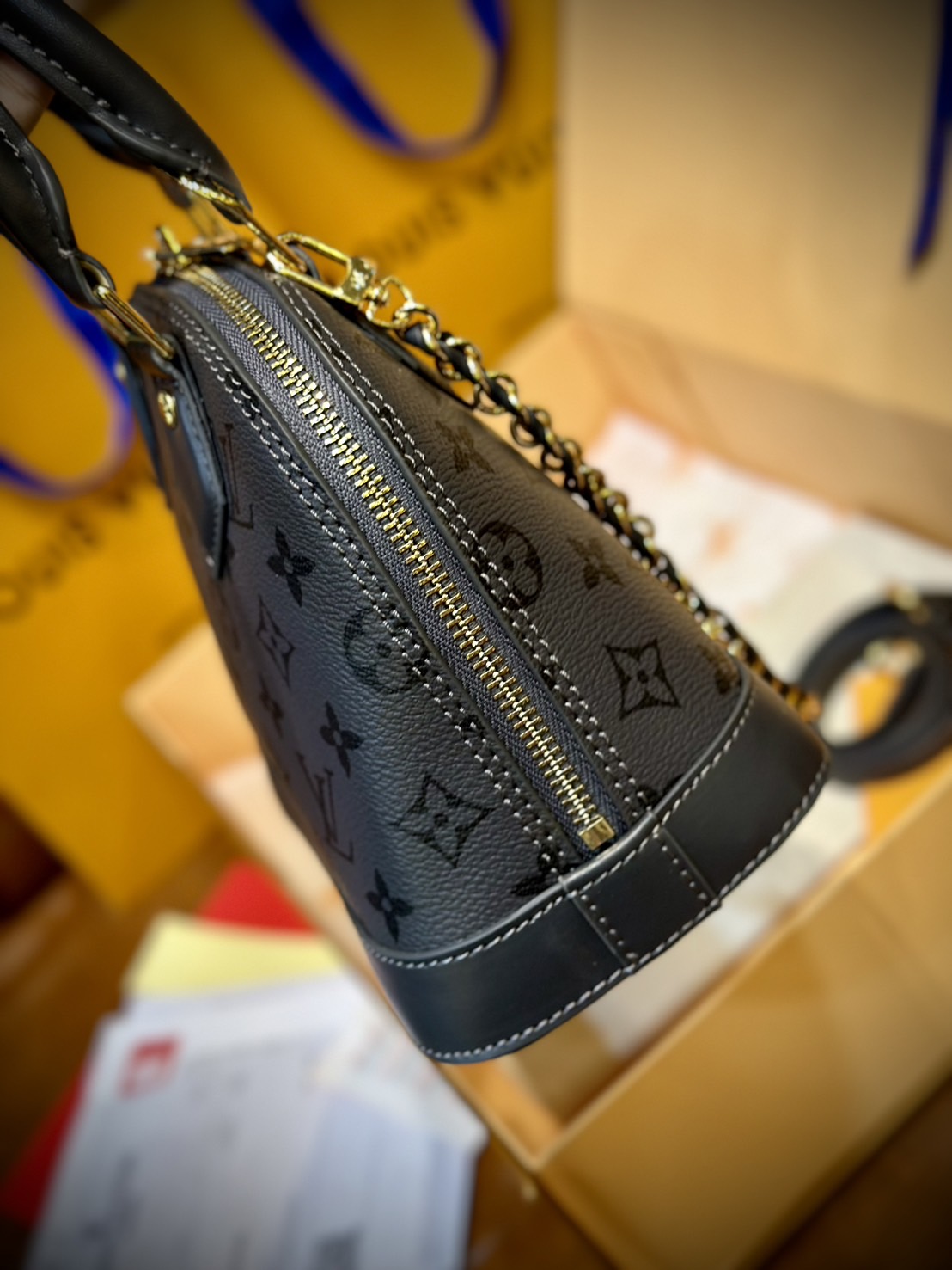 LV Alma BB Gris Trianon bag กระเป๋าสะพายสีใหม่โทนเทา เอกลักษณ์สะท้อนความเลอค่าสง่างาม เกรดออริ ใช้งานต่างประเทศได้