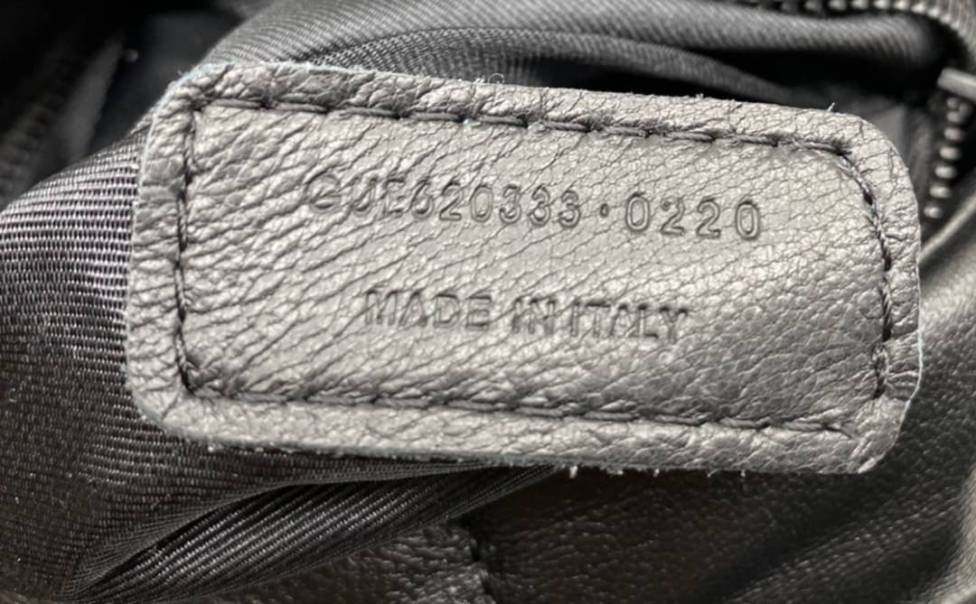 28cm YSL PUFFER SMALL CHAIN BAG IN QUILTED / Yves Saint laurent puffer small chain bag in quilted กระเป๋าสะพายรุ่นยอดนิยม ทรงสวย ใช้ได้บ่อยไม่มีเบื่อ วัสดุหนังสัมผัสนิ่มมือ ดีไซน์เรียบหรู