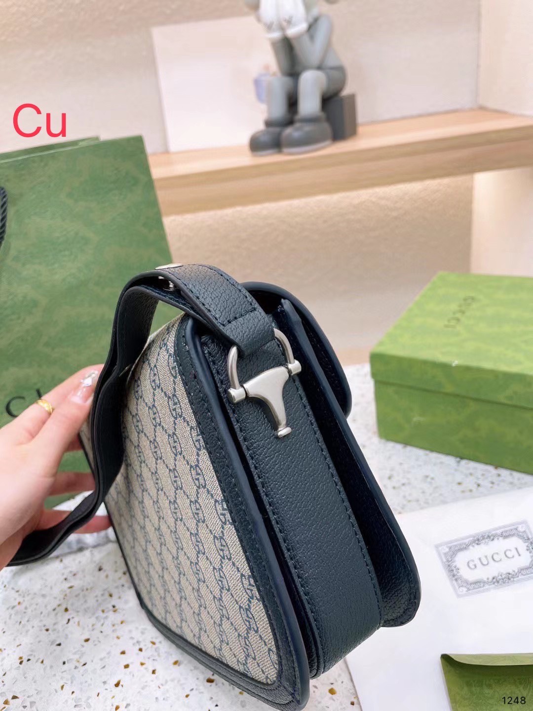 Gucci horsebit 1955 shoulder bag / GUCCI BAG พร้อมส่ง 5 สี กระเป๋าสะพายไหล่/สะพายข้างทรงคลาสสิค สวยผู้ดี ดารา เซเลปใช้กันเพียบ สวยอยู่ทรง มากี่รอบก็ไม่เคยพอ!! รุ่นเด็ดสุด!! ฮ็อตสุด!! ให้สิบว้าวไปเลย