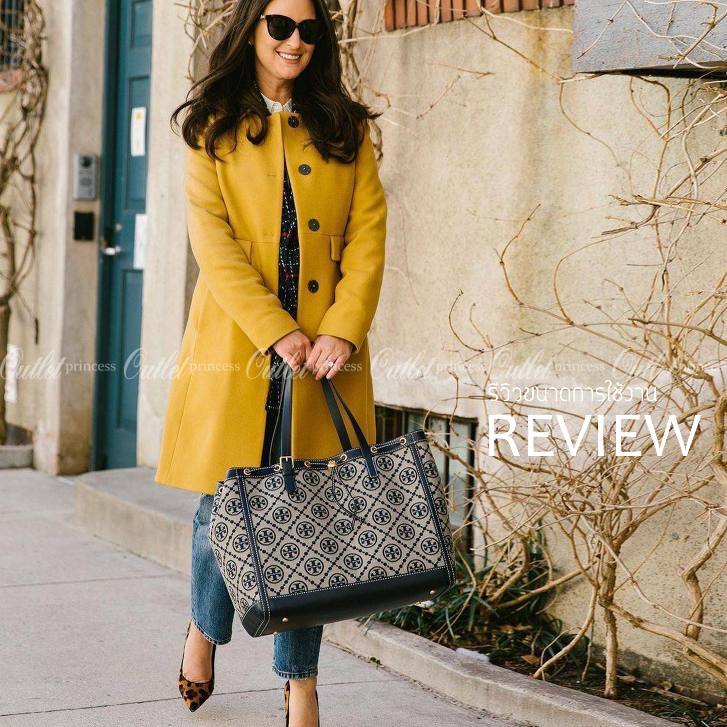 ใบใหญ่ TORY BURCH T MONOGRAM LARGE JACQUARD TOTE BAG กระเป๋าถือหรือสะพายรุ่นล่าสุดดีไซน์ยอดนิยมจาก TORY BURCH FACTORY OUTLET วัสดุ Woven Jacquard & Leather ทอลาย Jacquard Singnature แบรนด์รอบใบสวยอยู่ทรงเป็นเอกลักษณ์ เปิดปิดแบบ Drawstring ขนาดใหญ่มาก กว้า