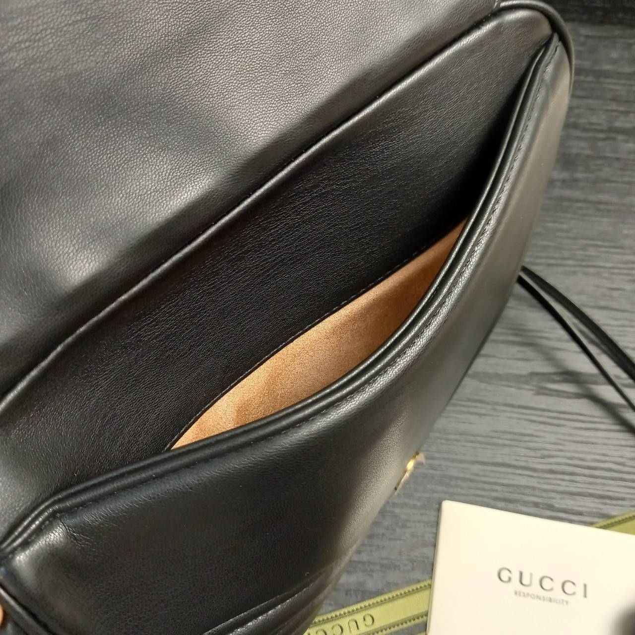 VIP GUCCI GG MARMONT TOP HANDLE SHOULDER BAG / BOLSA GG MATELASSE กระเป๋าถือ กระเป๋าสะพาย คอลเลคชั่นสุดหรู มาพร้อมสายสปอร์ตสะพายยาว สามารถปรับระดับได้ ถอดได้ เป็นอีกรุ่นที่โดดเด่นมากๆ การใช้งานคล้องตัวสุดๆ โดดเด่นด้วยโลโก้ GG ขนาดใหญ่เป็นเอกลักษณ์
